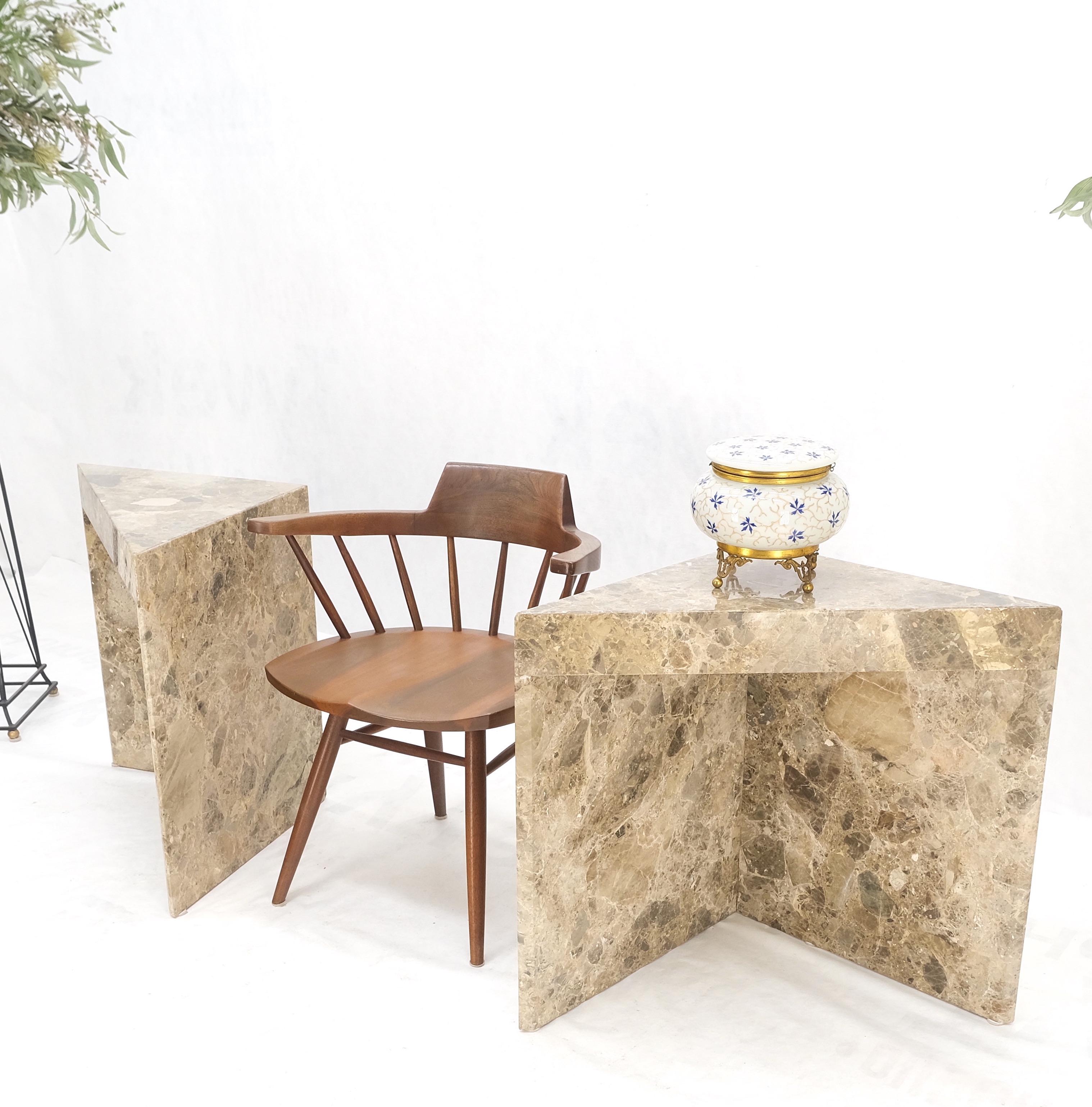 Paar Mid Century Italian Modern Marmor Onyx Dreieck Form End Side Tables Night Stands MINT!