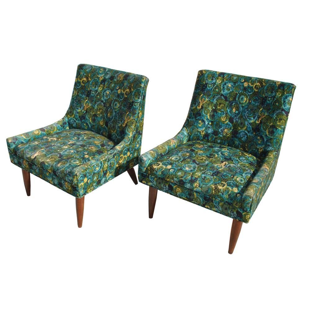 Pair of midcentury Milo Baughman Probber style slipper lounge chairs 

Pair of petite lounge chairs in the manner of Milo Baughman and Harvey Probber. 

Tapered walnut legs in original upholstery.

Measures: Seat height: 13