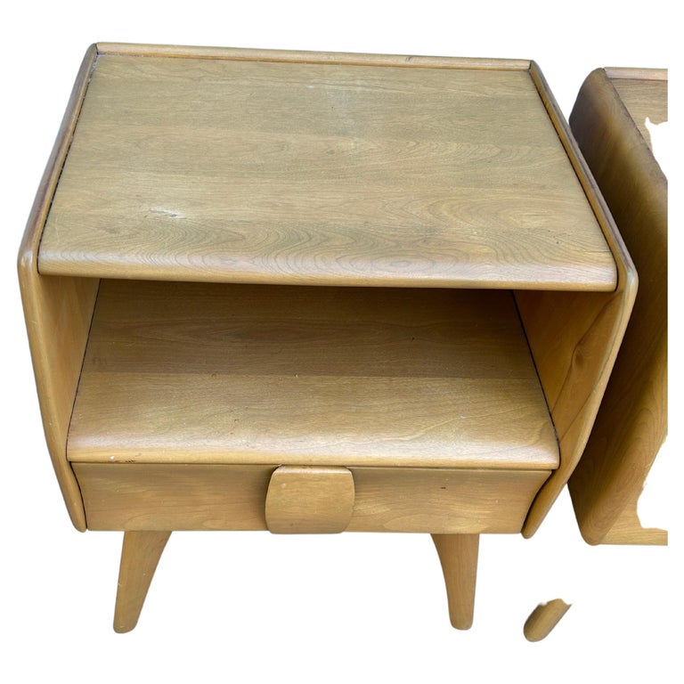 Pair MidCentury Modern American Sculpted Maple Nightstands For Sale at