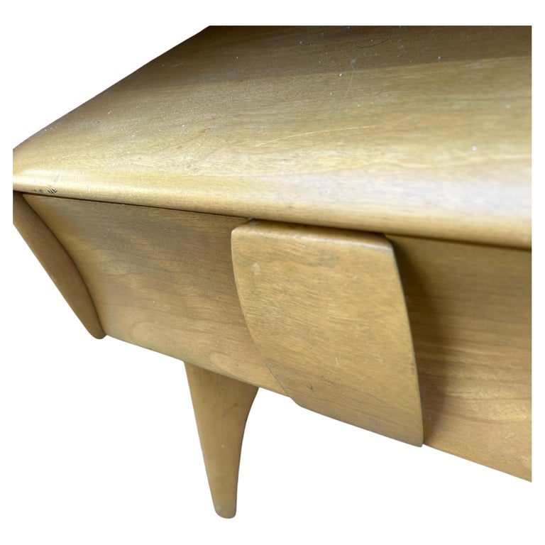 Pair MidCentury Modern American Sculpted Maple Nightstands For Sale at