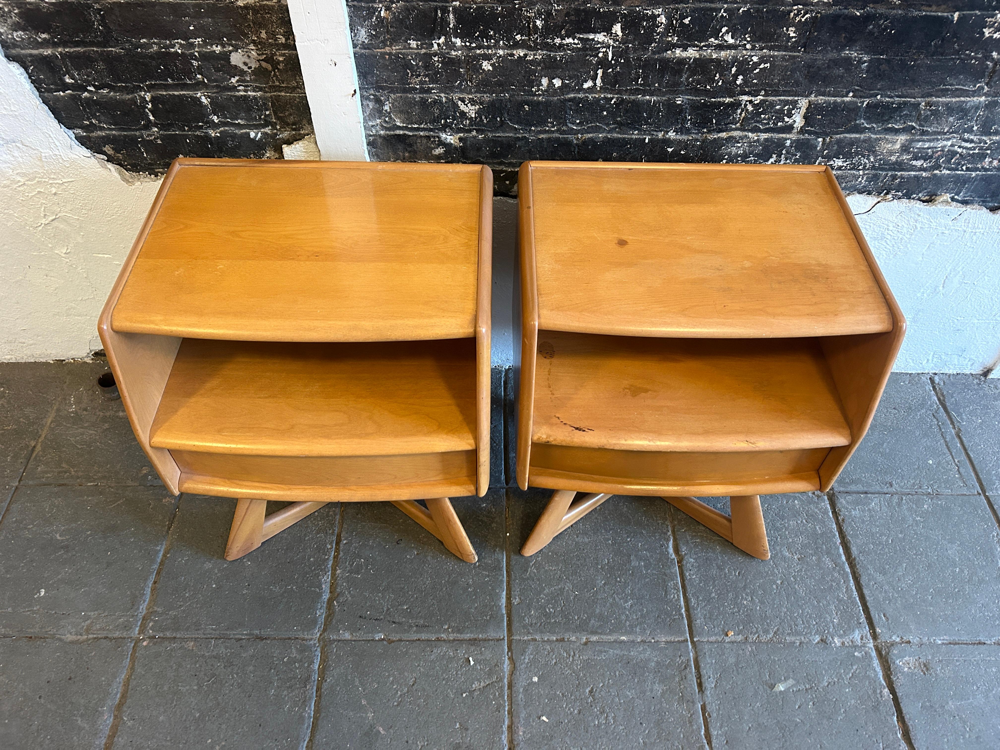 Woodwork Pair Mid-Century Modern American Sculpted Maple Nightstands For Sale