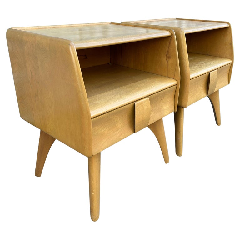 Pair MidCentury Modern American Sculpted Maple Nightstands For Sale at