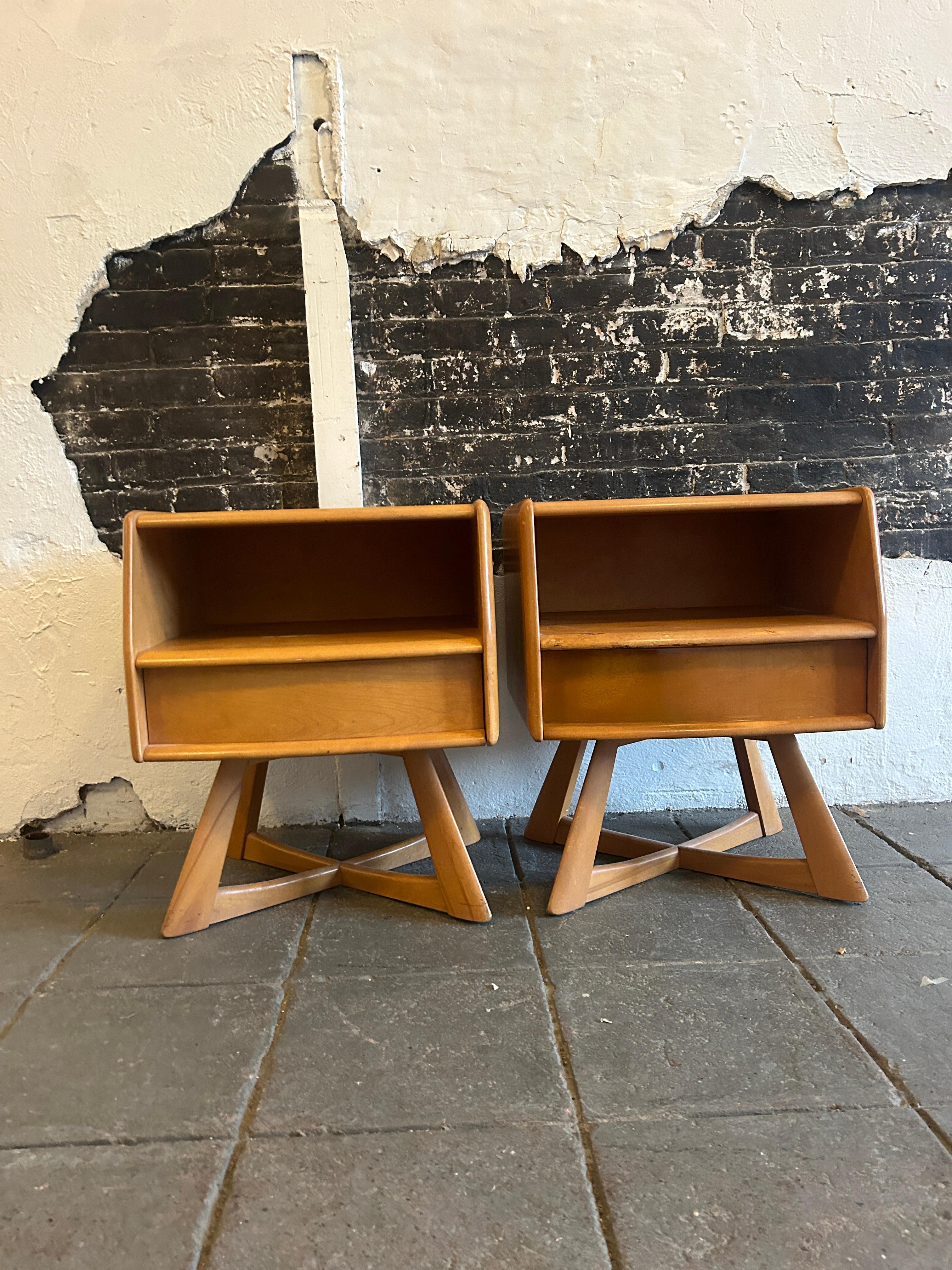 Mid-20th Century Pair Mid-Century Modern American Sculpted Maple Nightstands