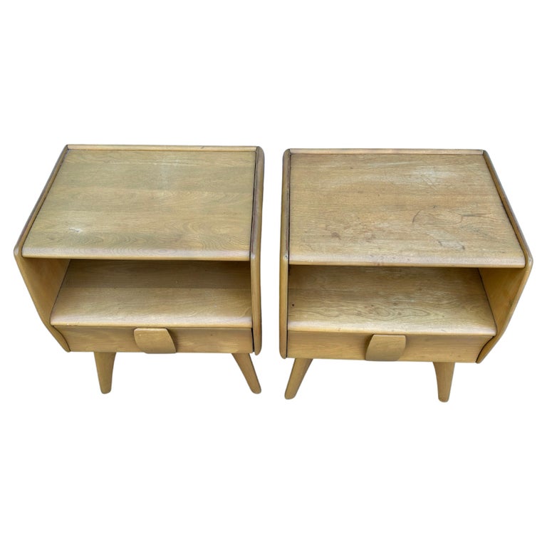 Pair MidCentury Modern American Sculpted Maple Nightstands For Sale at