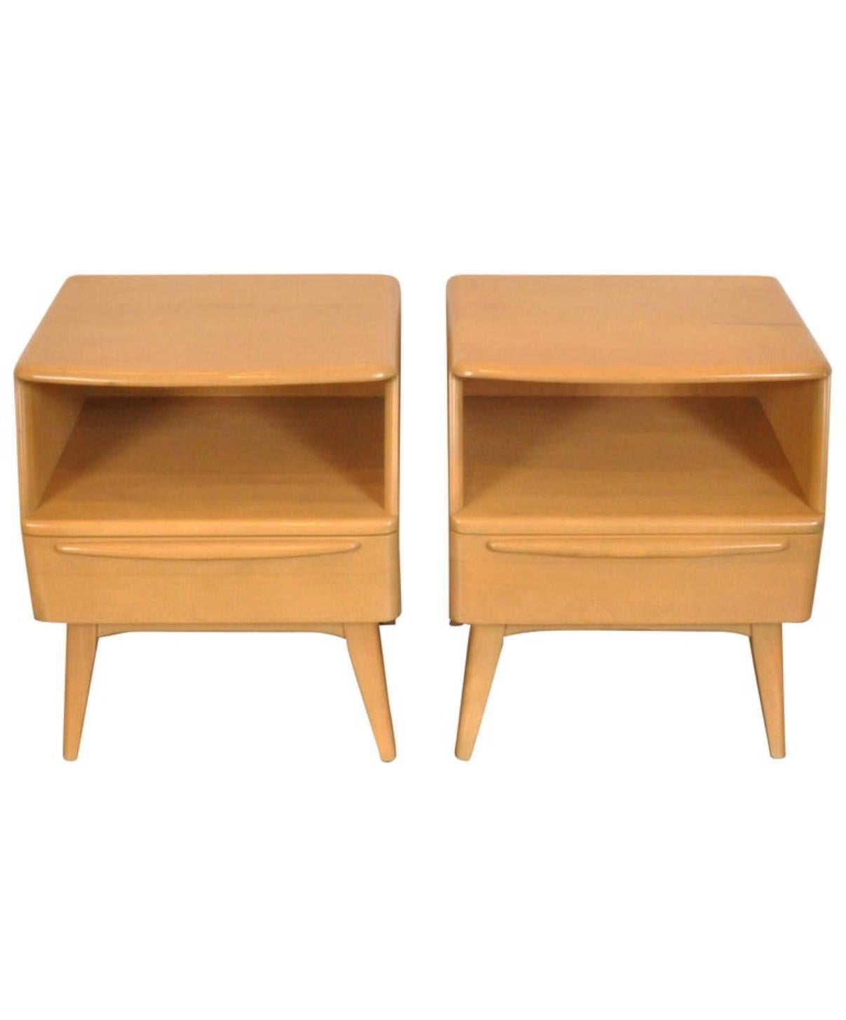 Mid-20th Century Pair Mid-Century Modern American Sculpted Maple Nightstands Heywood