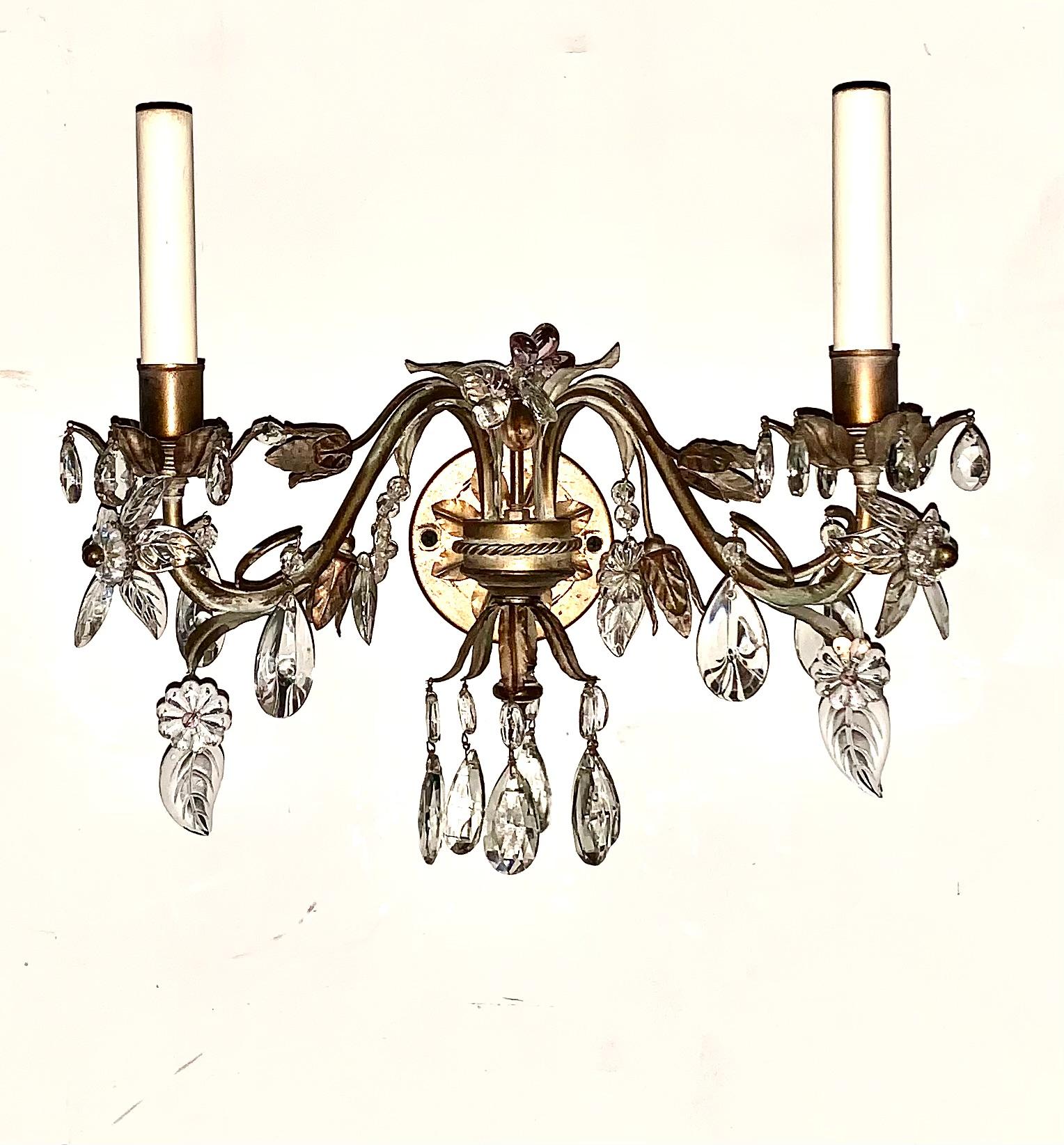 Paire d'appliques en métal doré à feuilles et fleurs en cristal, style Bagues, modernité du milieu du siècle dernier en vente 3