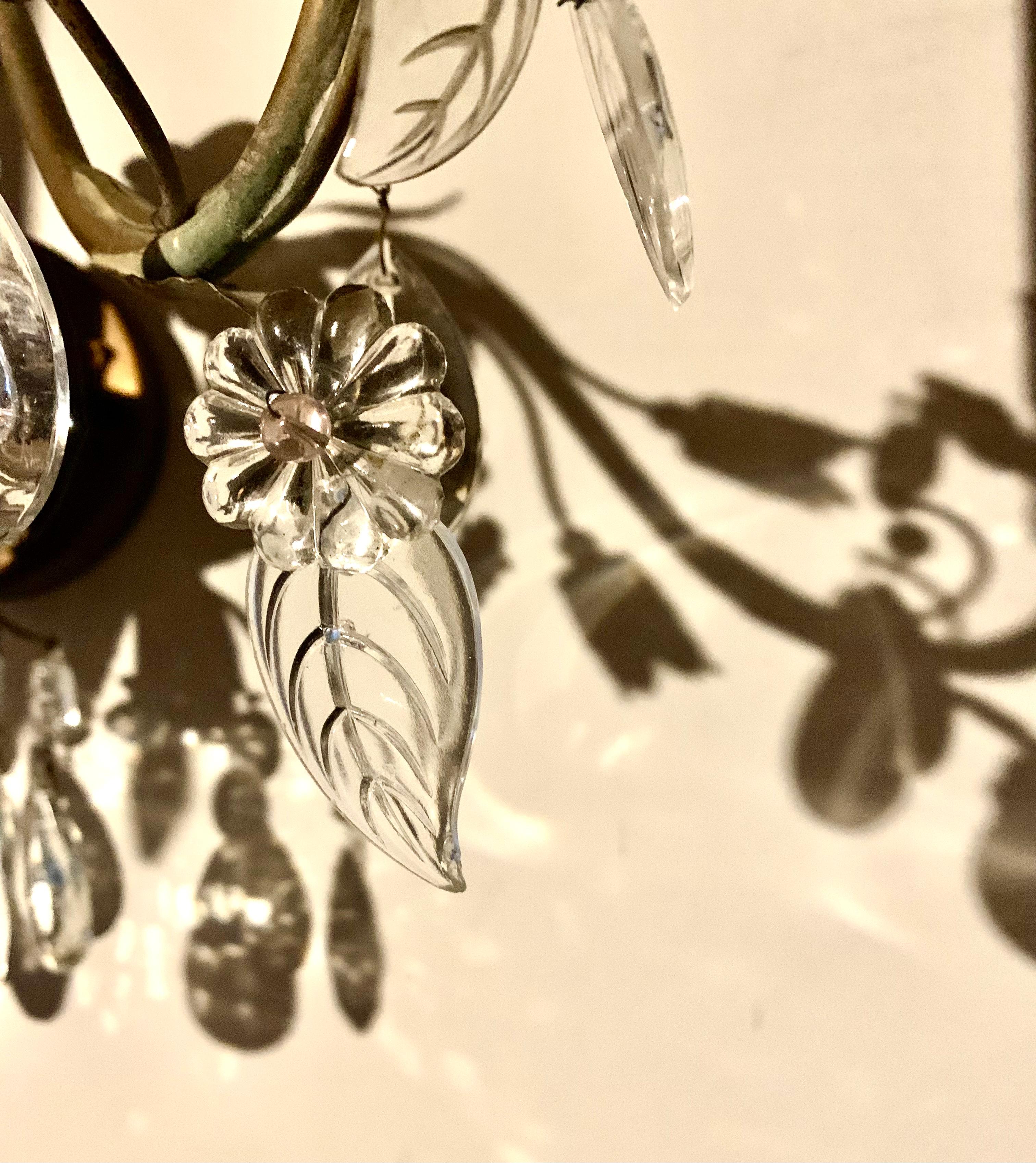Paar Mid Century Modern Bagues Style Vergoldetes Metall Blatt Blume Kristall Wandleuchter im Angebot 8
