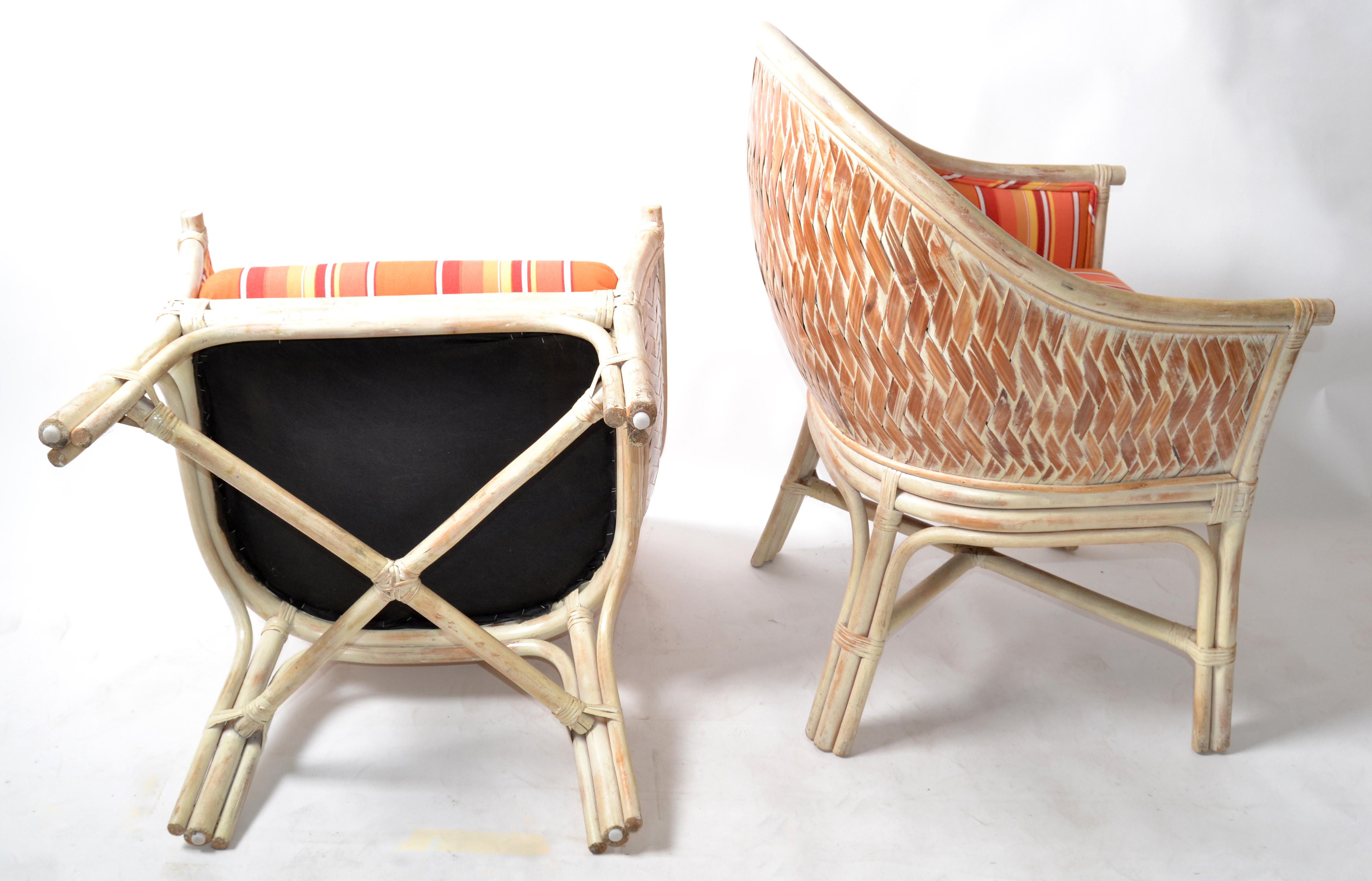 Paire de fauteuils modernes du milieu du siècle dernier en bambou et rotin, tapisserie rayée orange, 1970 en vente 4