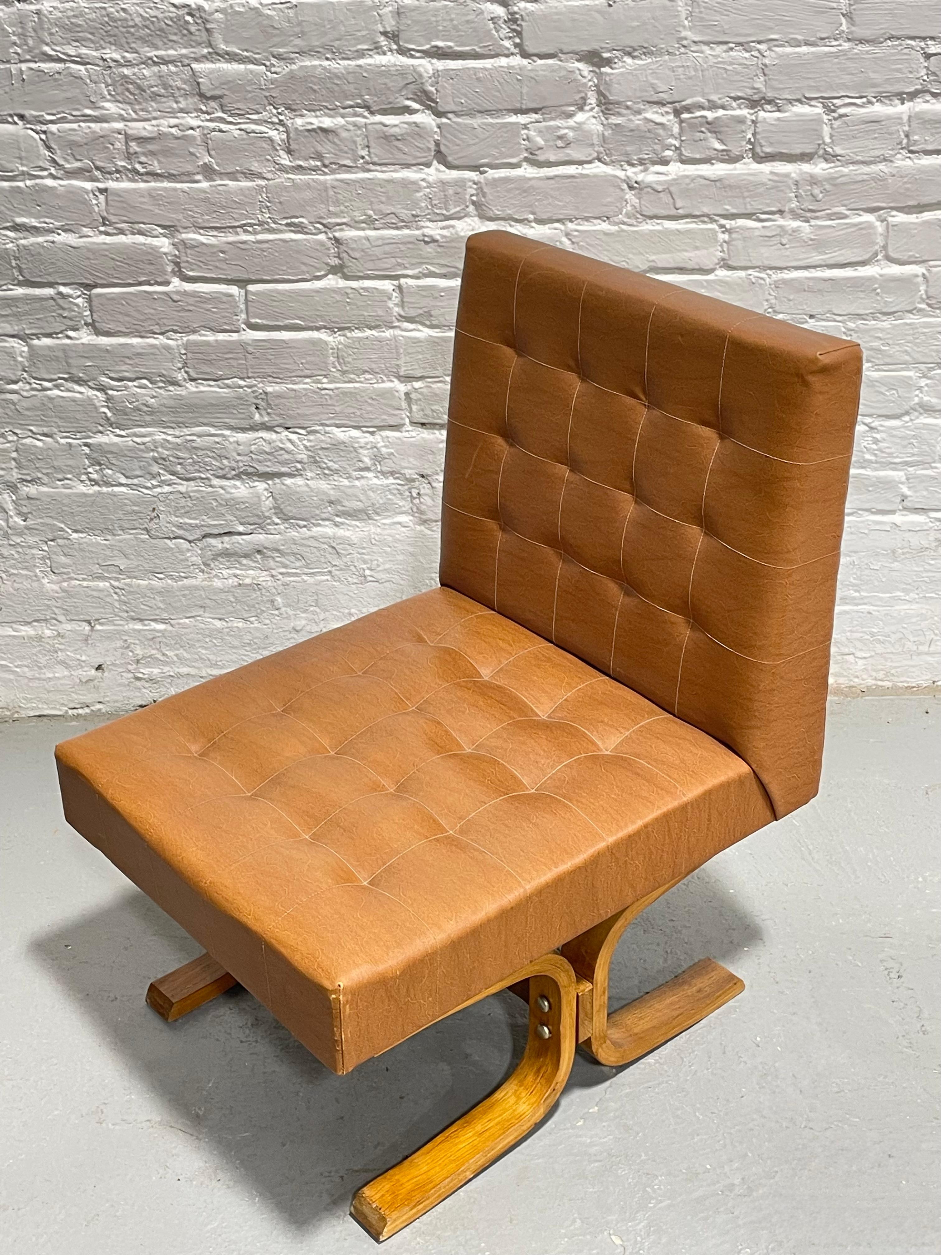 Pärchen - Mid Century Modern BENTWOOD Lounge Chairs von Ludvik Volak, Tschechien, um 1960 (Bugholz) im Angebot