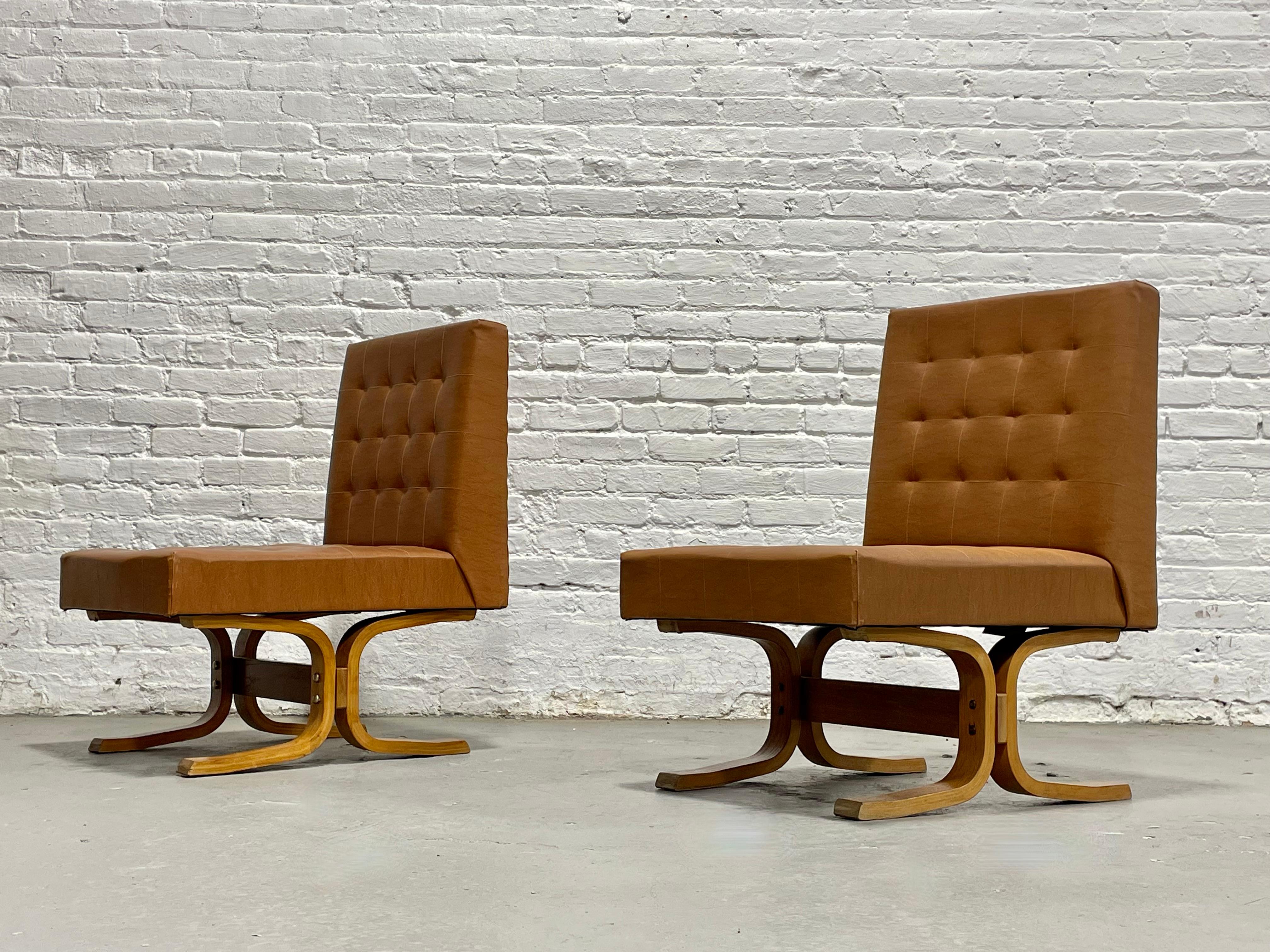 Pärchen - Mid Century Modern BENTWOOD Lounge Chairs von Ludvik Volak, Tschechien, um 1960 im Angebot 1