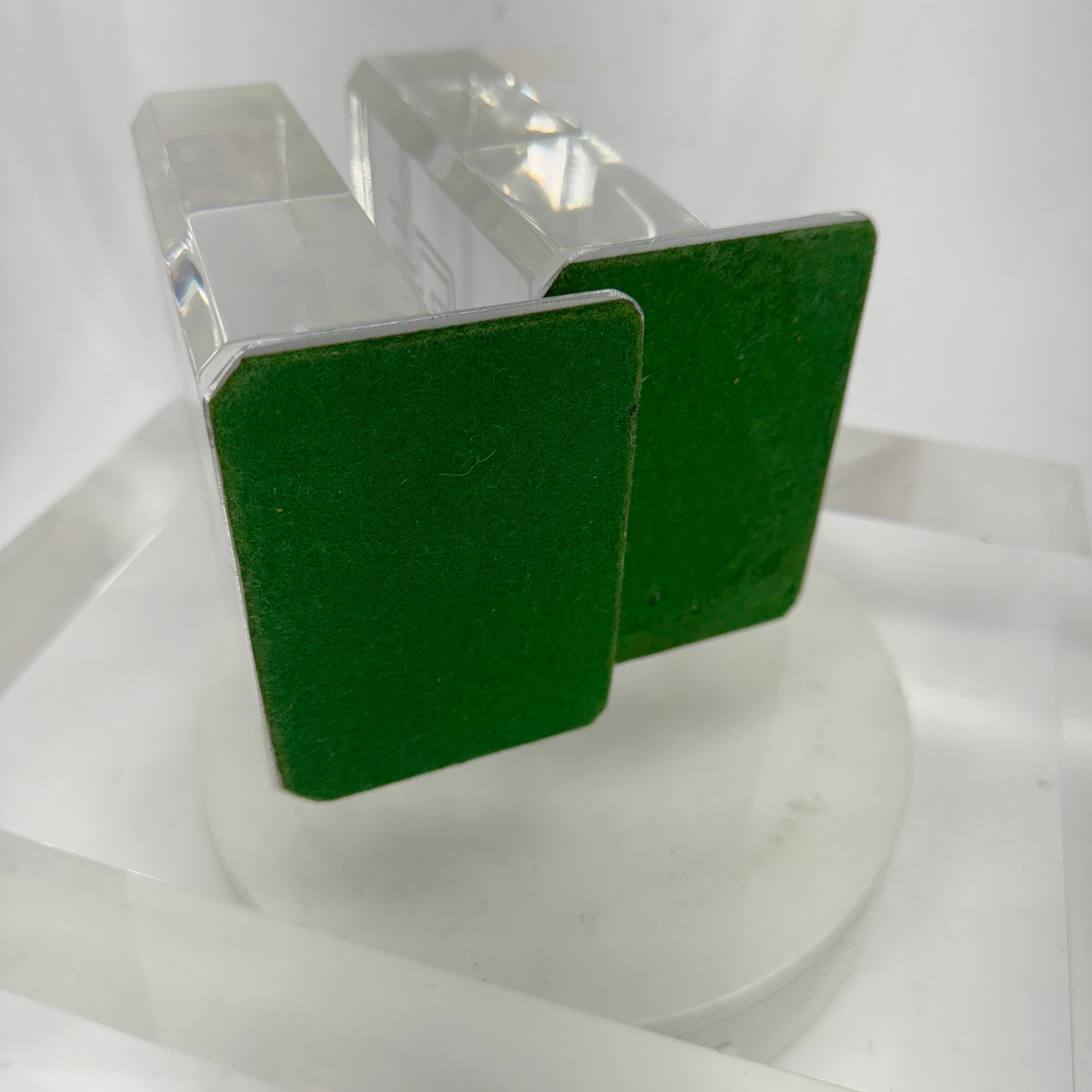 Coppia di reggilibri in lucite rettangolari smussati della modernità di metà secolo in vendita 4