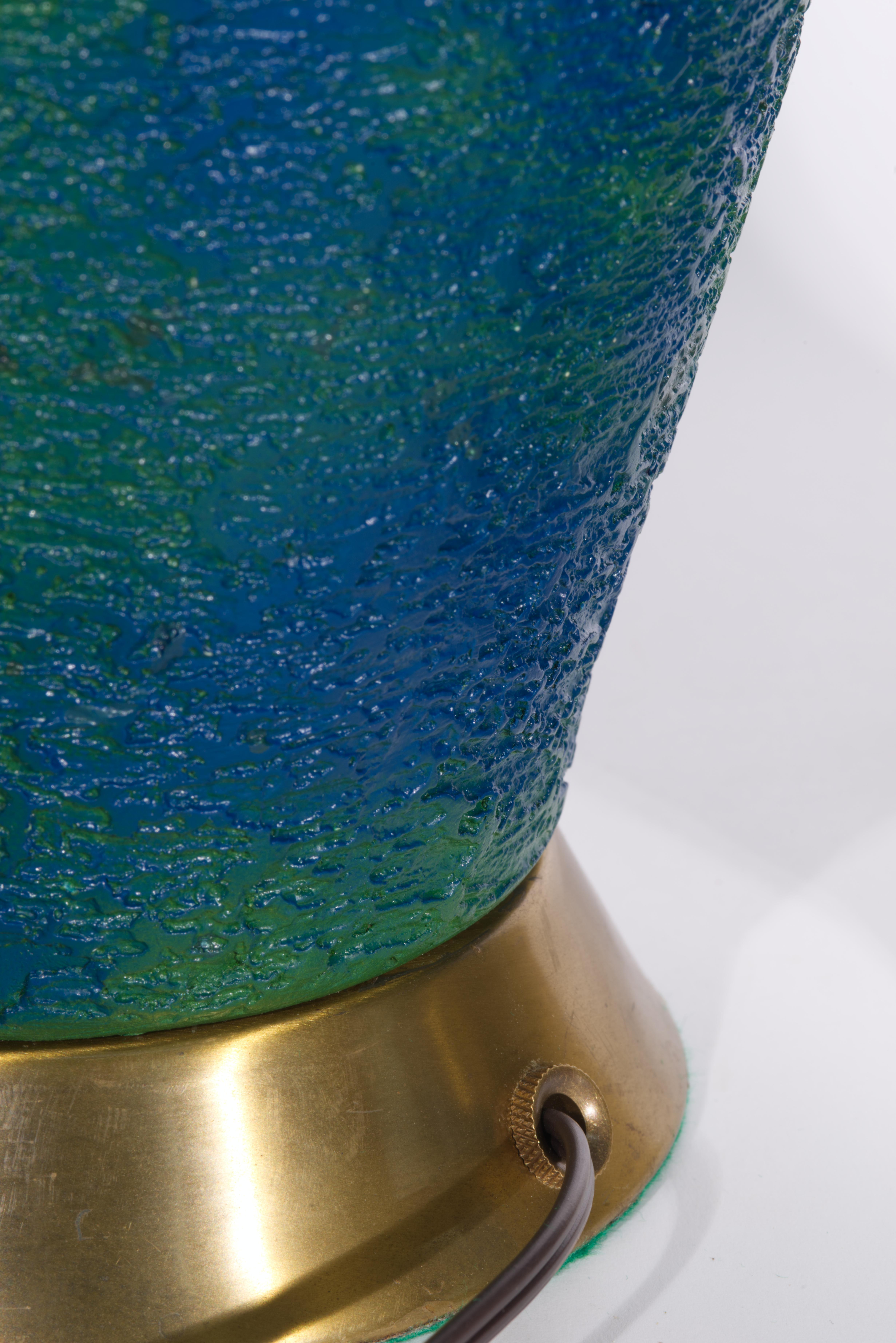 Paire de lampes de table en céramique à glaçure texturée bleue et verte du milieu du siècle dernier en vente 4