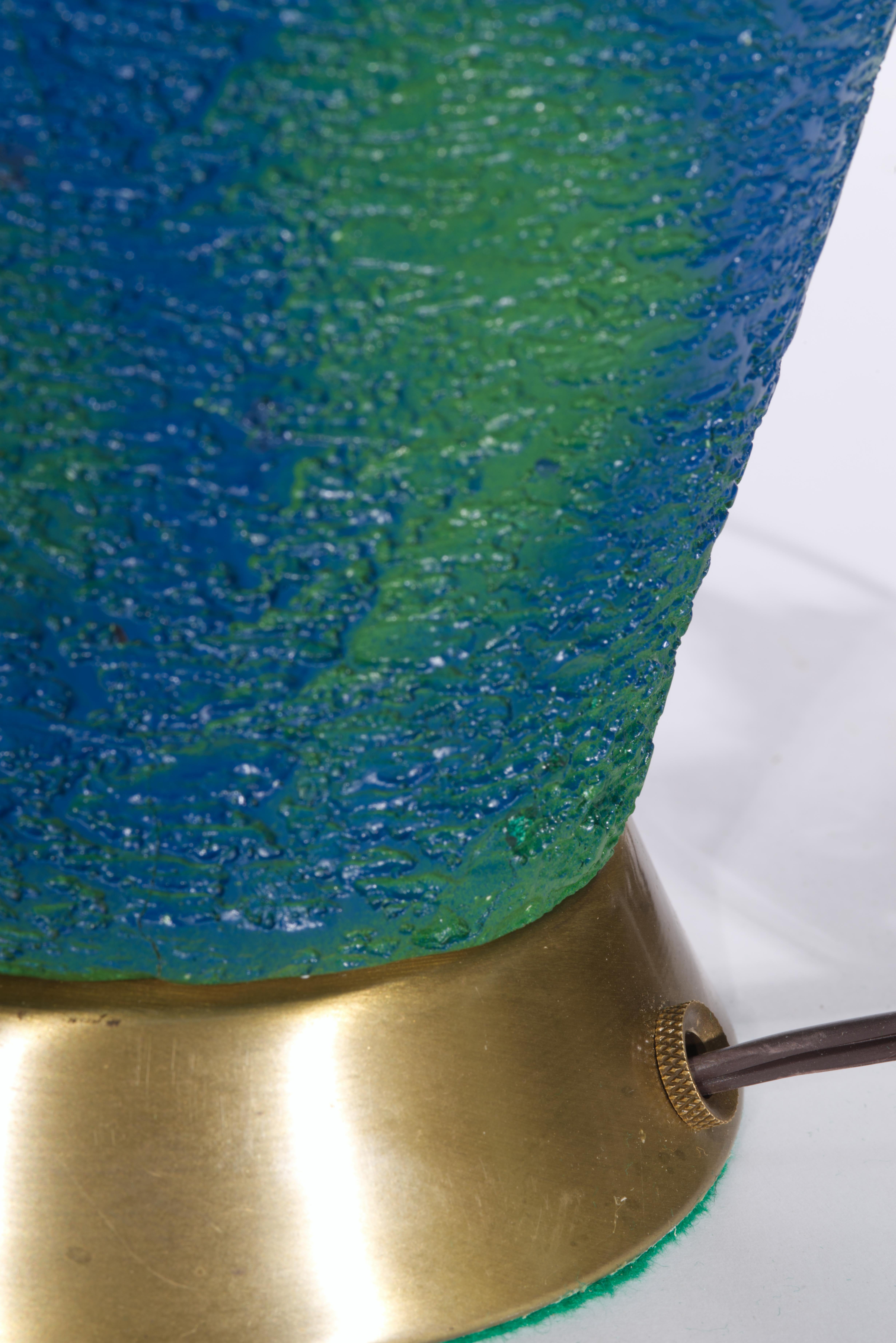 Paire de lampes de table en céramique à glaçure texturée bleue et verte du milieu du siècle dernier en vente 5