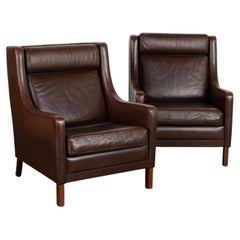 Paire de fauteuils Wingback en cuir marron de style moderne du milieu du siècle dernier par Mogens Han