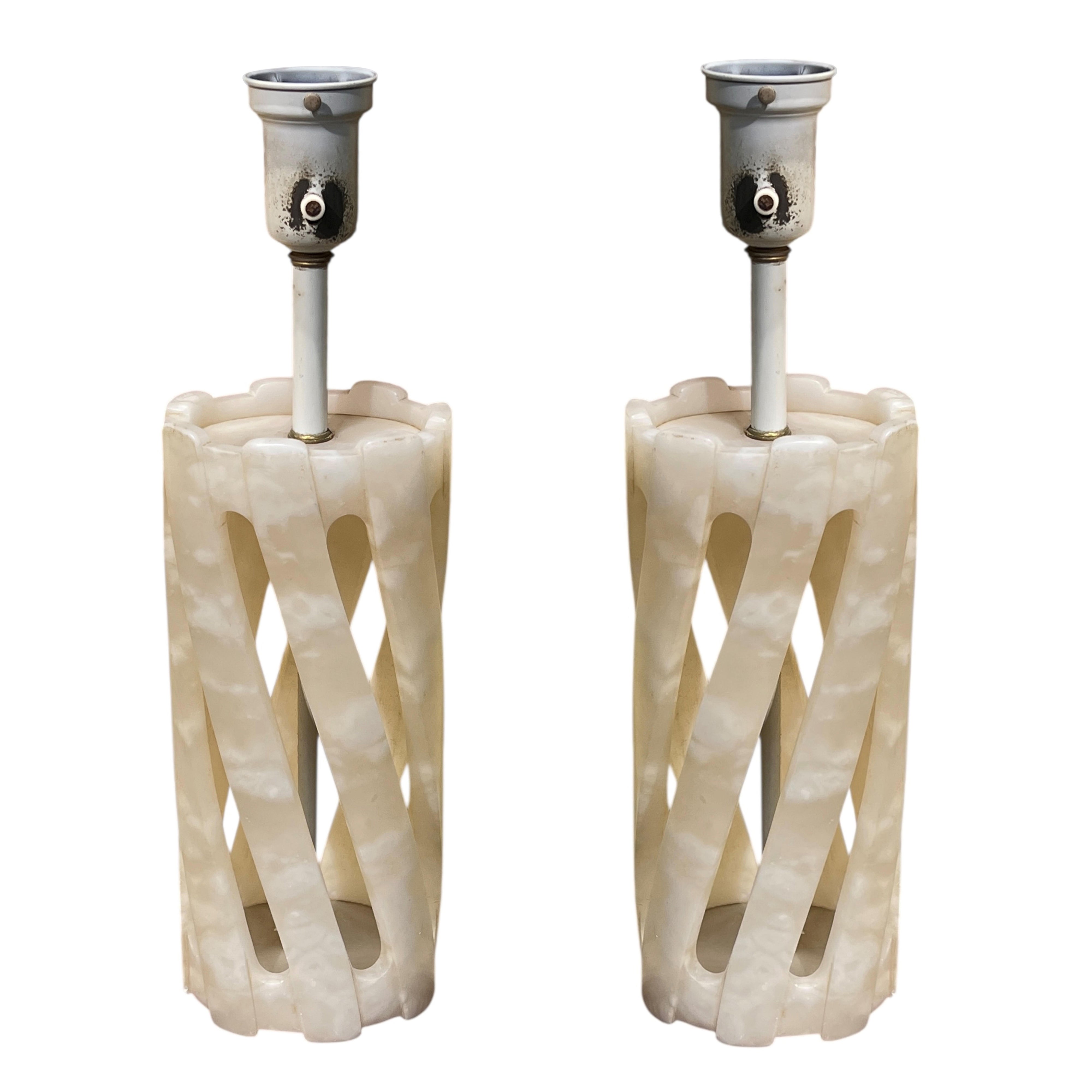 Pair Mid-Century Modern Carved Alabaster Table Lamps en venta