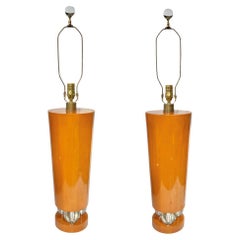 Paire de lampes de bureau danoises modernes du milieu du siècle dernier en bois blond teinté et lucite