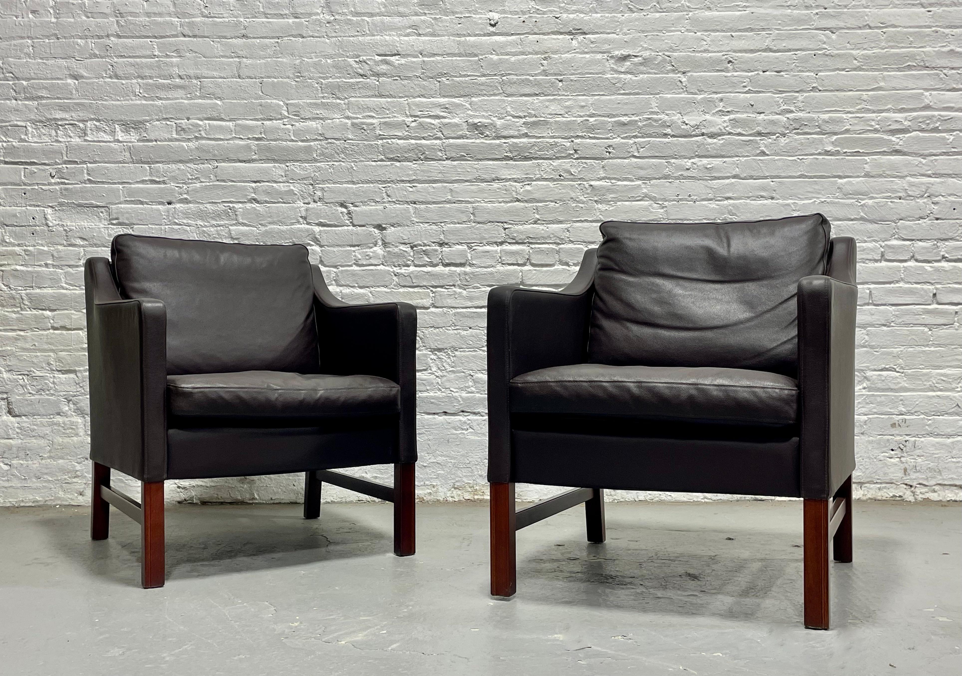 PAIRE - Chaises de salon en cuir danois moderne du milieu du siècle par Skipper Mobler en vente 2
