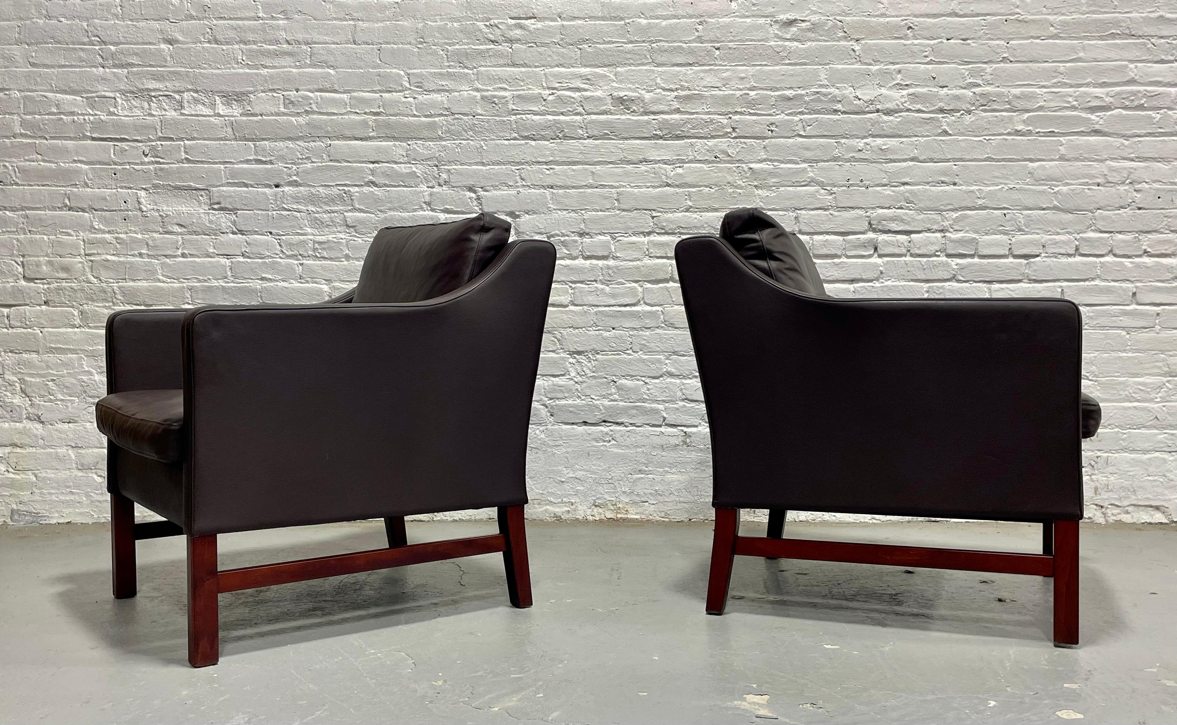 PAIRE - Chaises de salon en cuir danois moderne du milieu du siècle par Skipper Mobler en vente 3