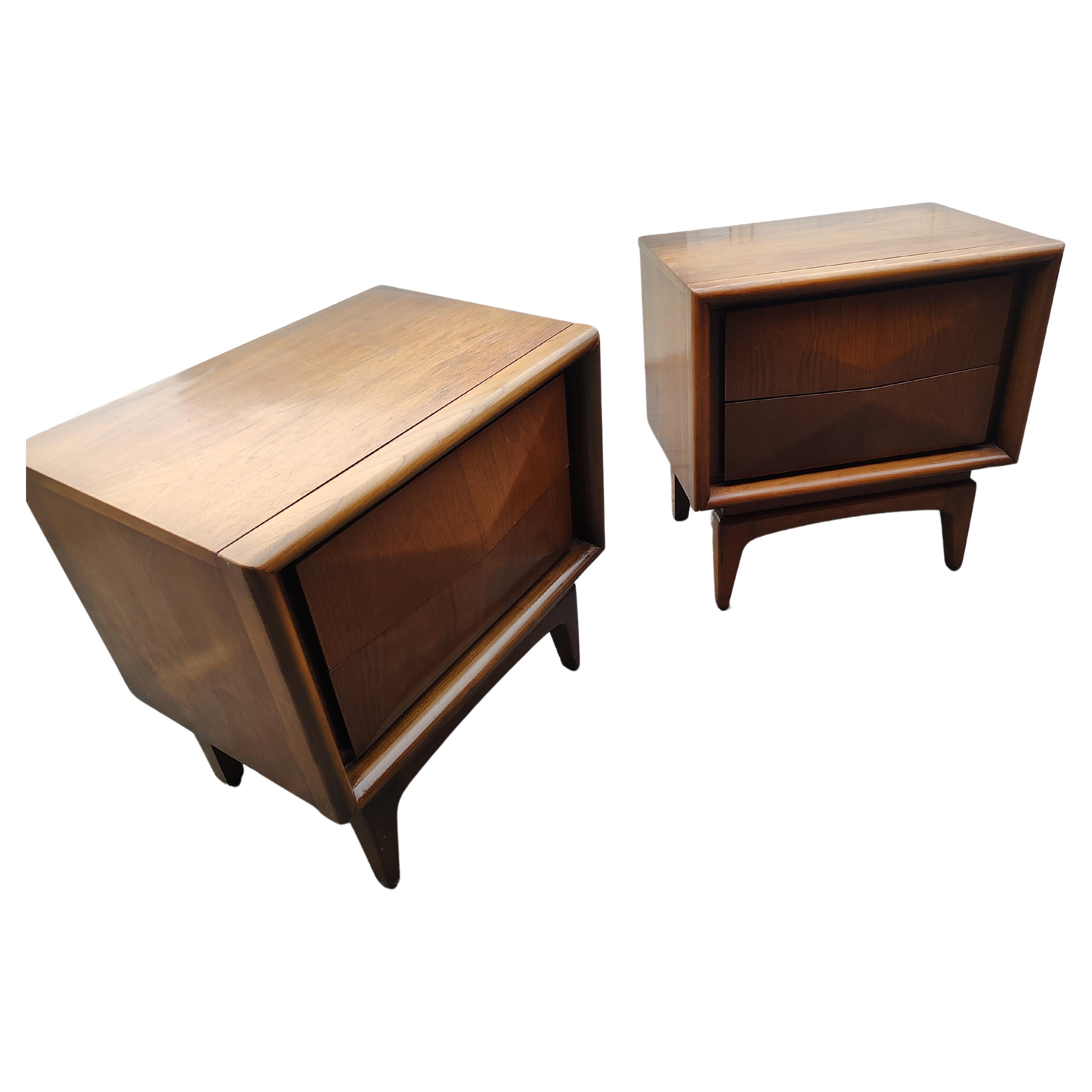 American Pair Mid Century Modern Diamond Faced Walnut Night Stands by United Furniture   For Sale