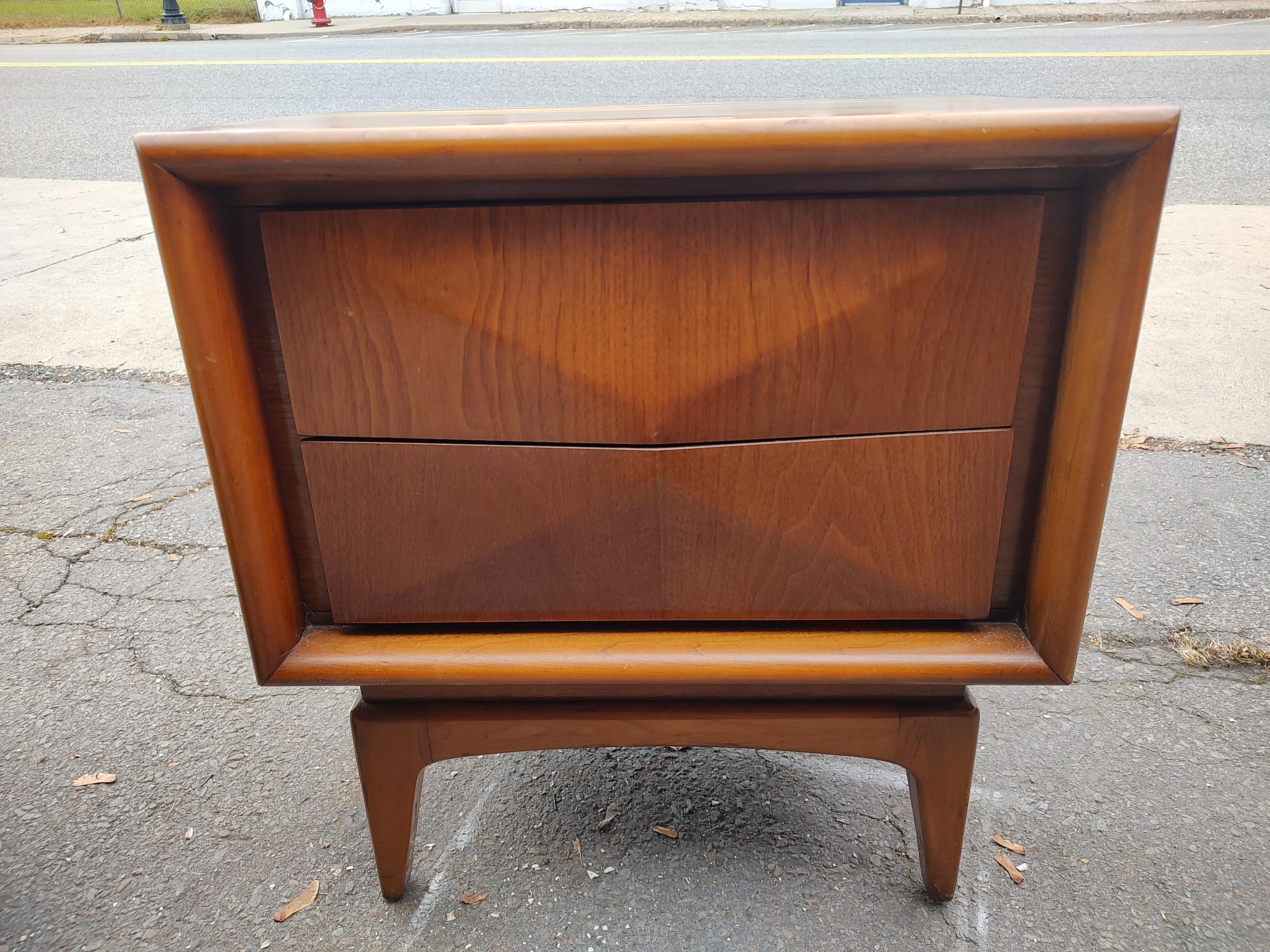 Mid-20th Century Pair Mid Century Modern Diamond Faced Walnut Night Stands by United Furniture   For Sale
