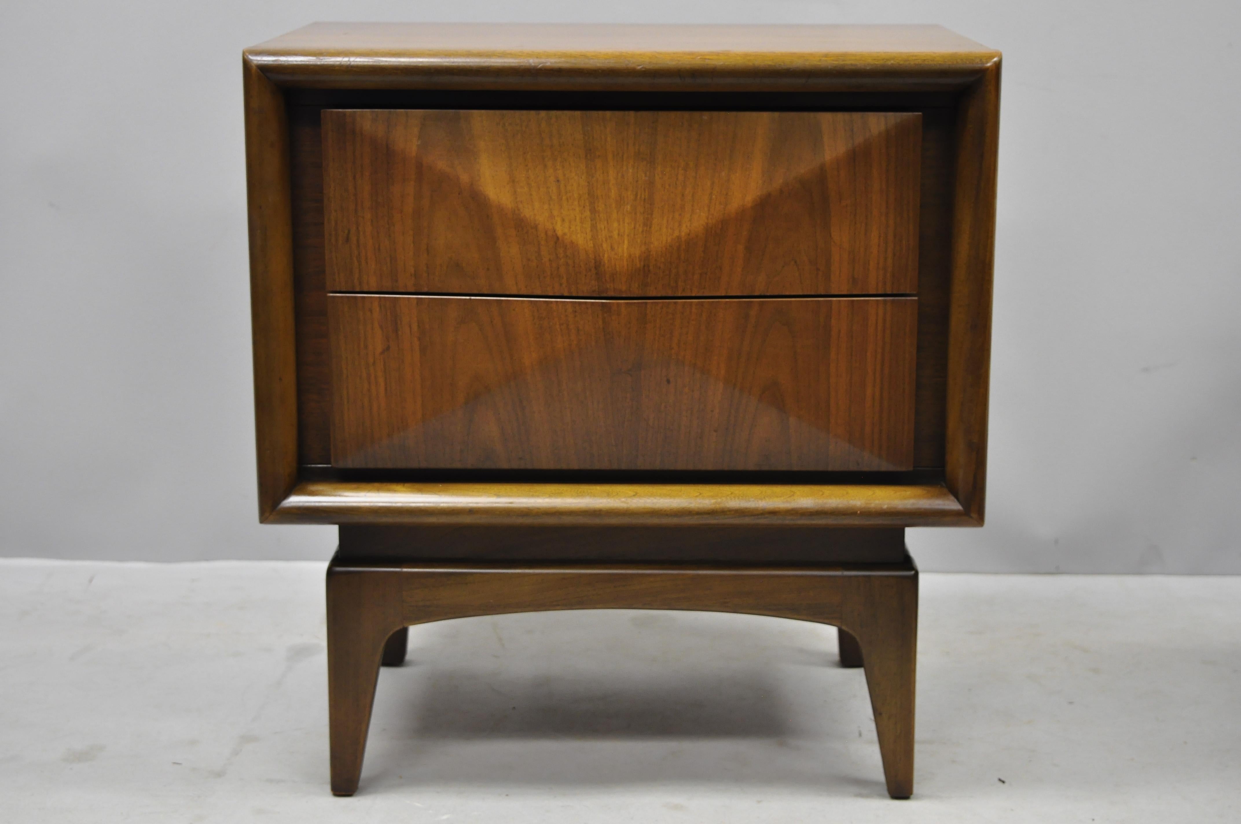 Mid-Century Modern Diamond Front Walnut Nightstands Bedside Table, United, Pair 5