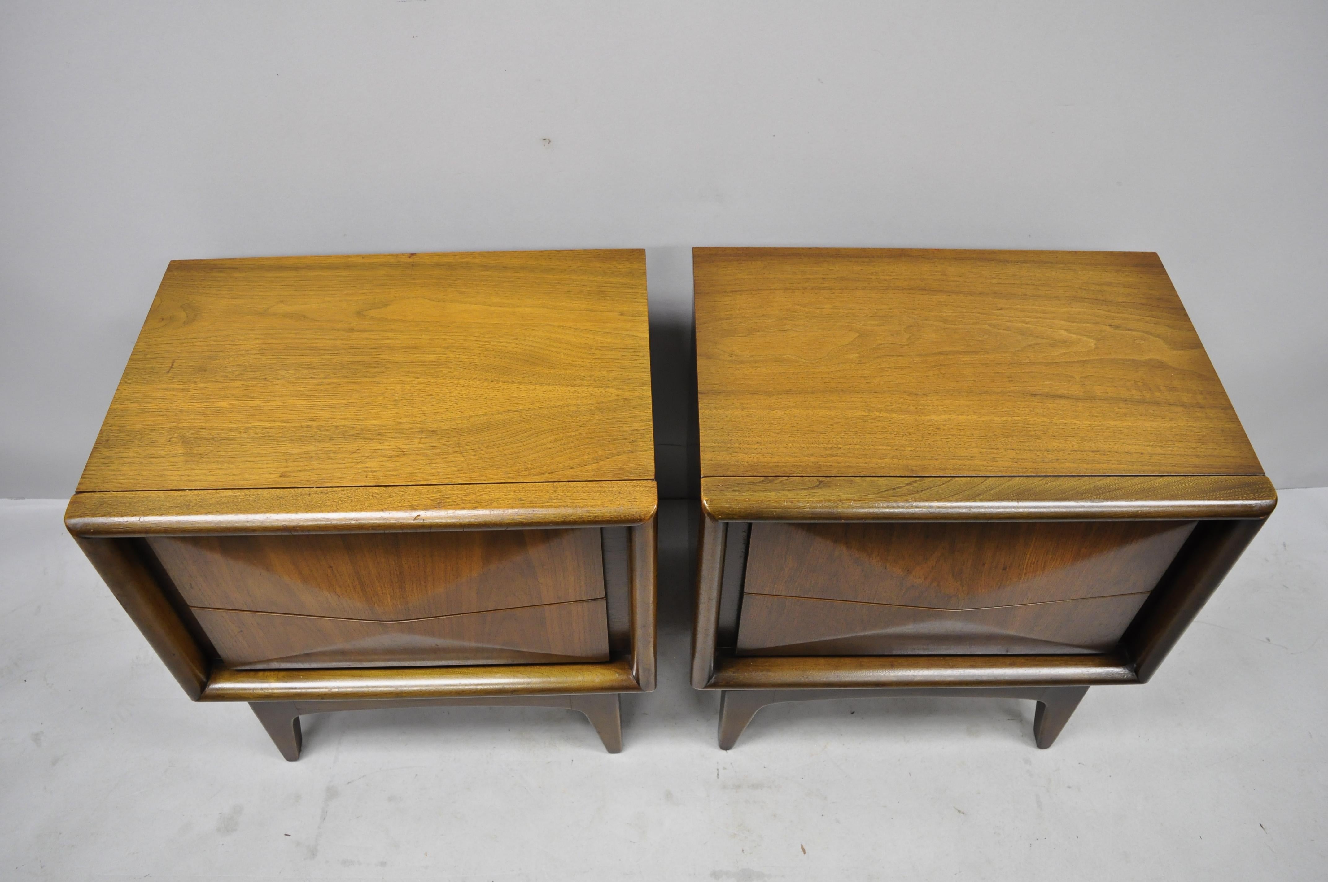 American Mid-Century Modern Diamond Front Walnut Nightstands Bedside Table, United, Pair