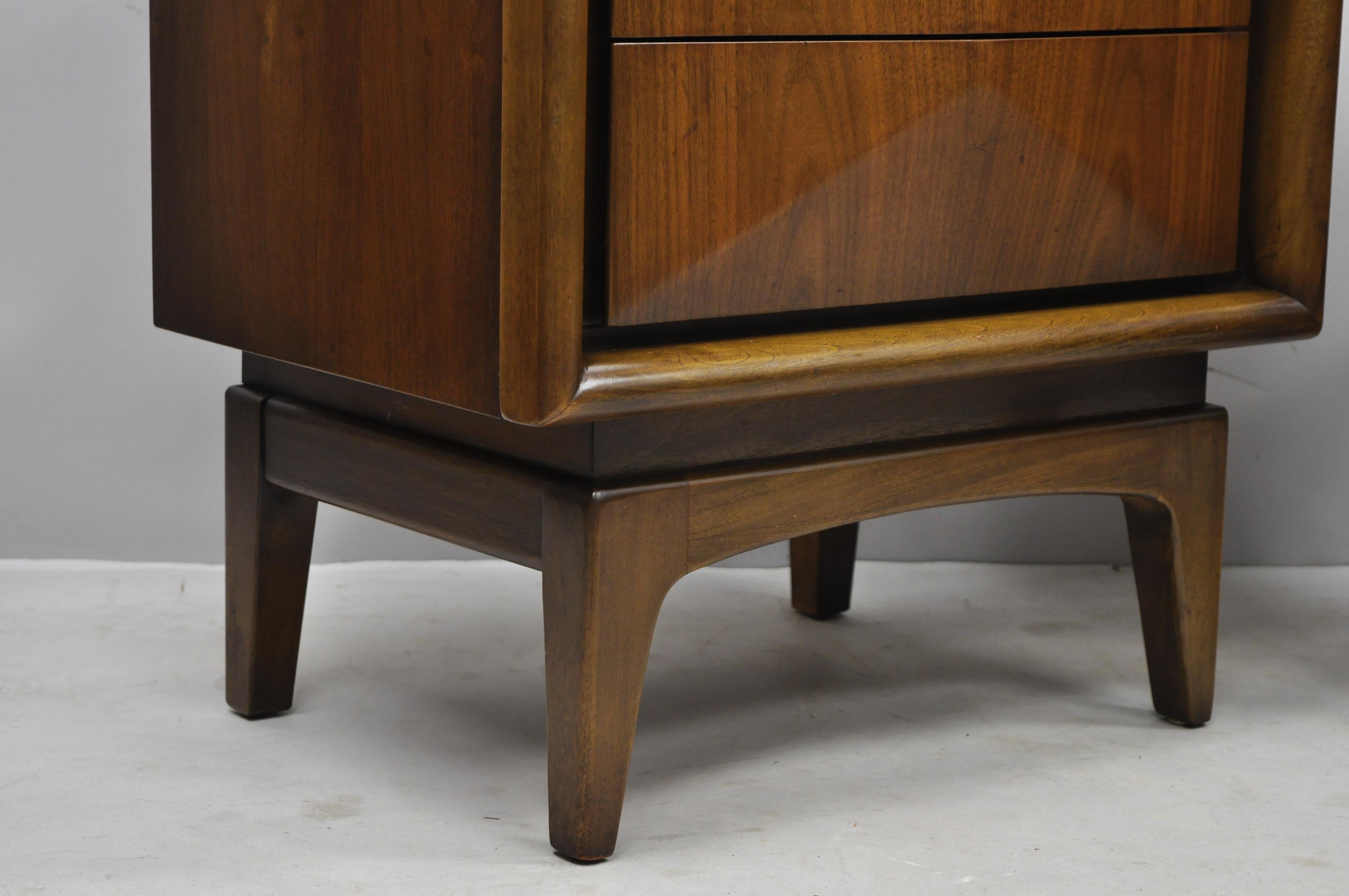 Mid-Century Modern Diamond Front Walnut Nightstands Bedside Table, United, Pair 3