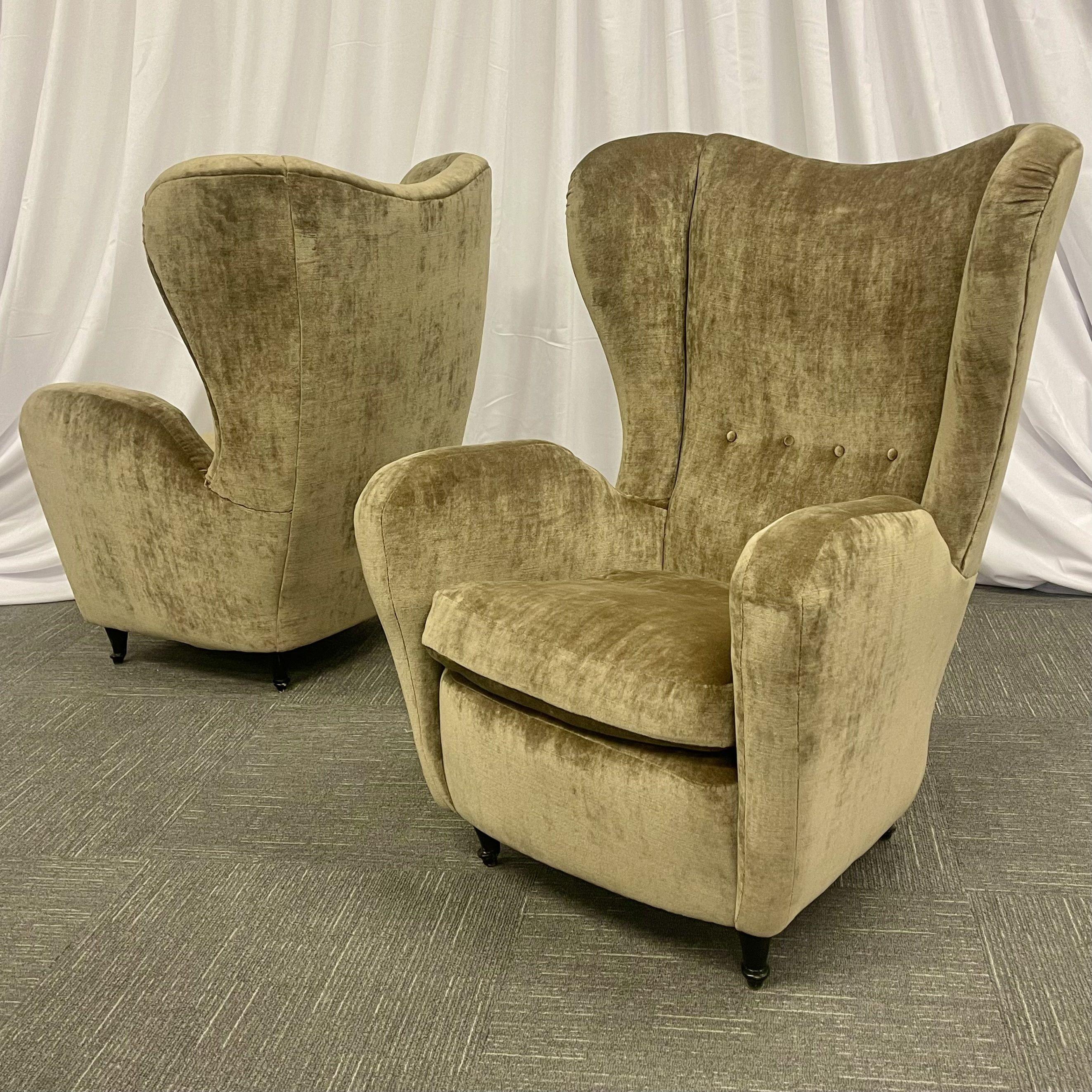 Pair Mid-Century Modern French Designer Wingback, Lounge Chairs, France, 1970s In Good Condition For Sale In Stamford, CT