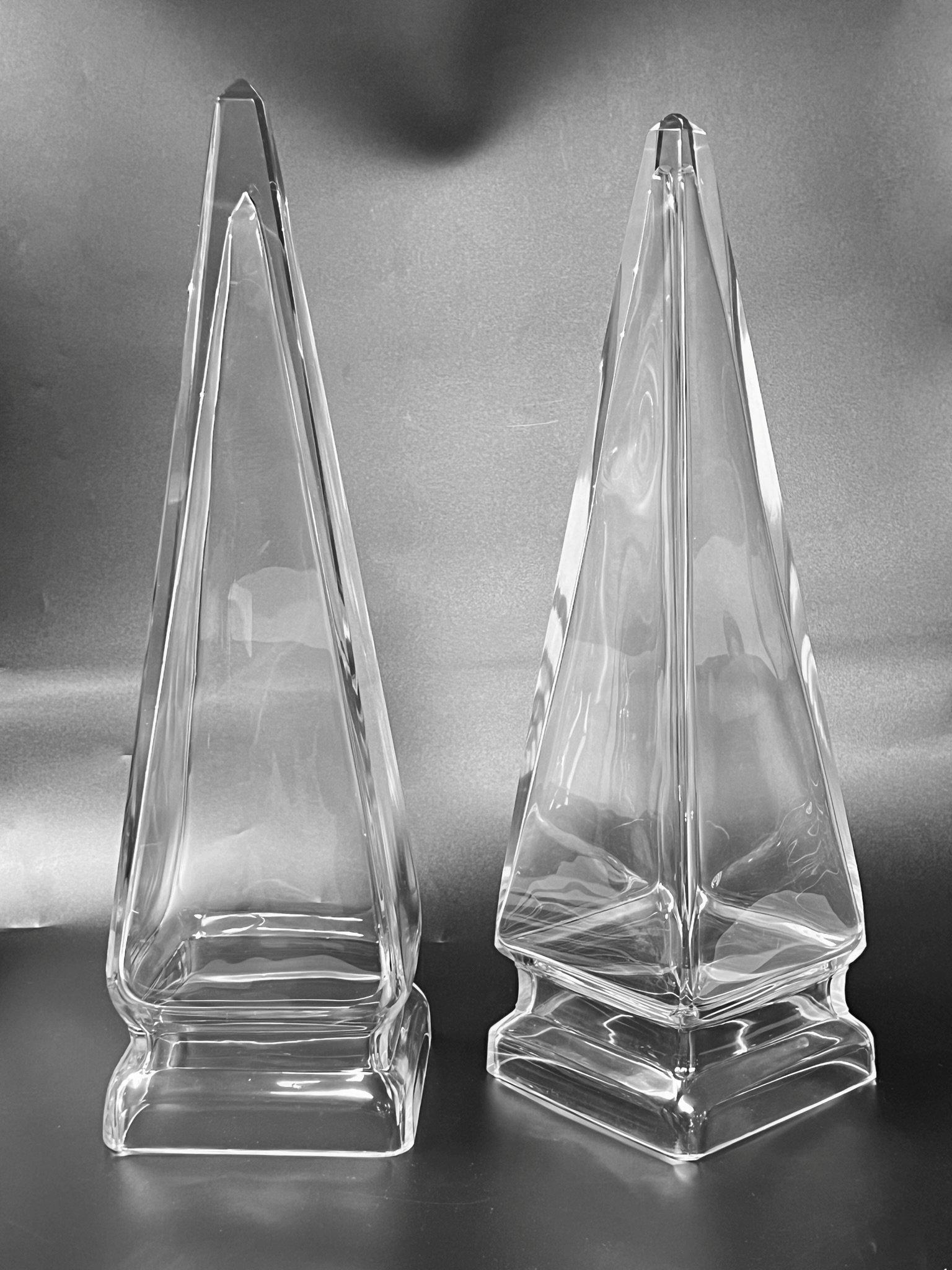 Pair Mid-Century Modern Glass Obelisks In Good Condition For Sale In New York, NY