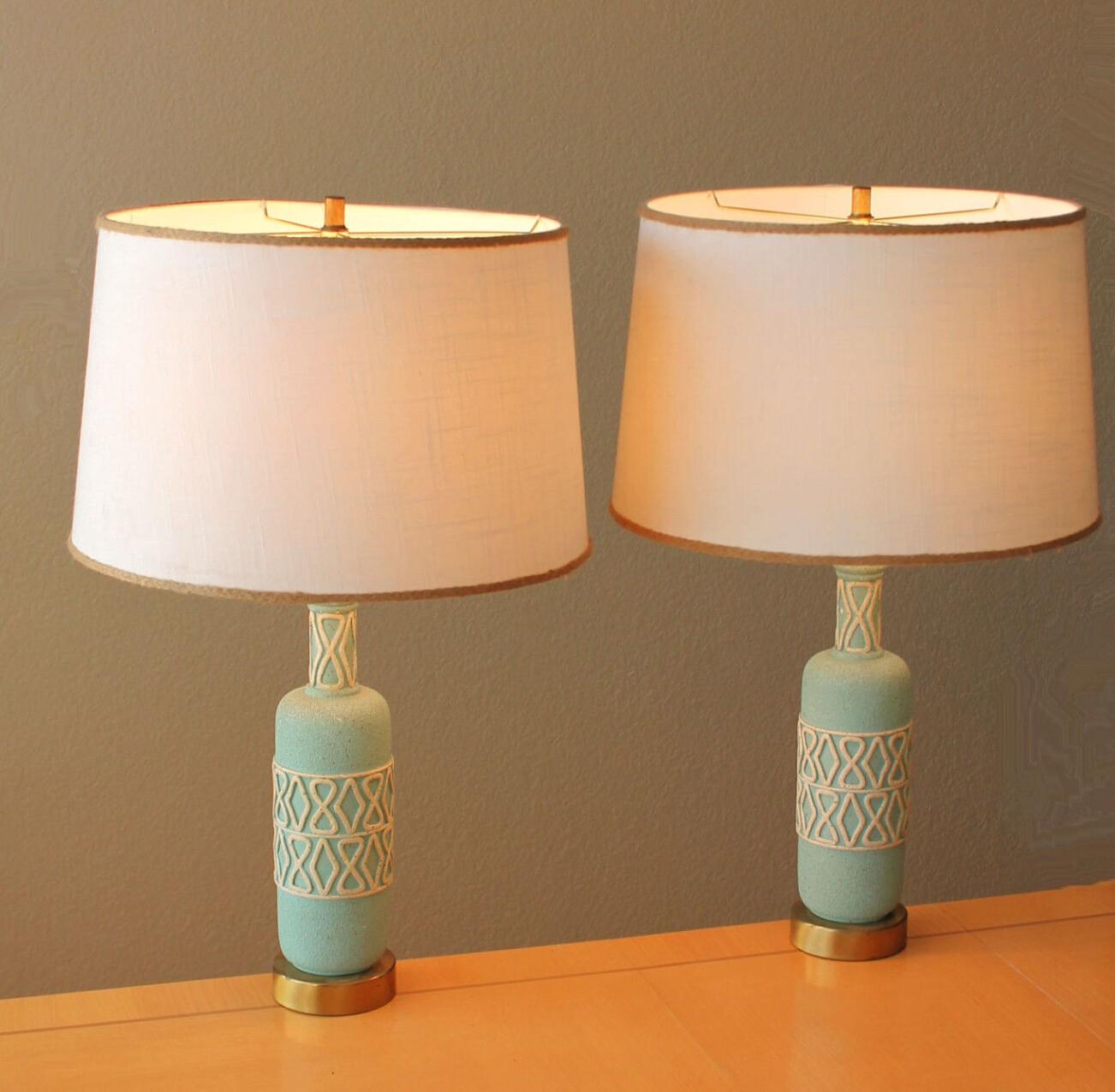 EXQUISITE!

PAIR
MID CENTURY MODERN
TABLE LAMPS
GREEK AMPHORA DESIGN
BABY BLUE WITH WHITE ACCENTS


DIMENSIONS: 28