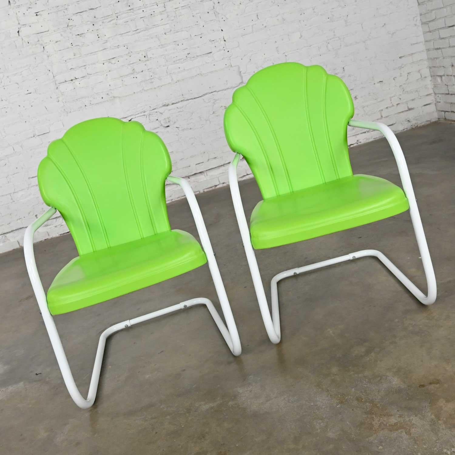 Pair Mid-Century Modern Green & White Metal Outdoor Cantilever Springer Chairs 4