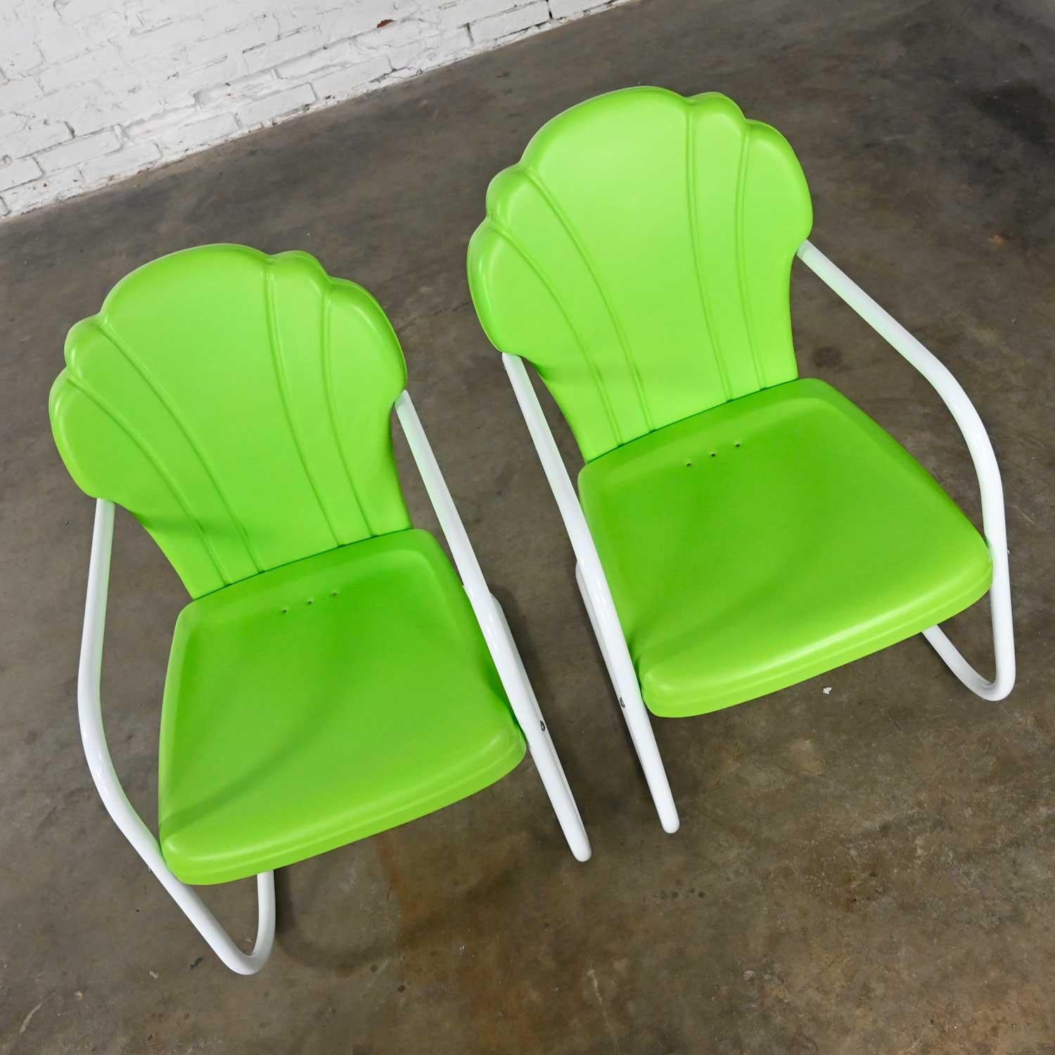 Pair Mid-Century Modern Green & White Metal Outdoor Cantilever Springer Chairs In Good Condition In Topeka, KS