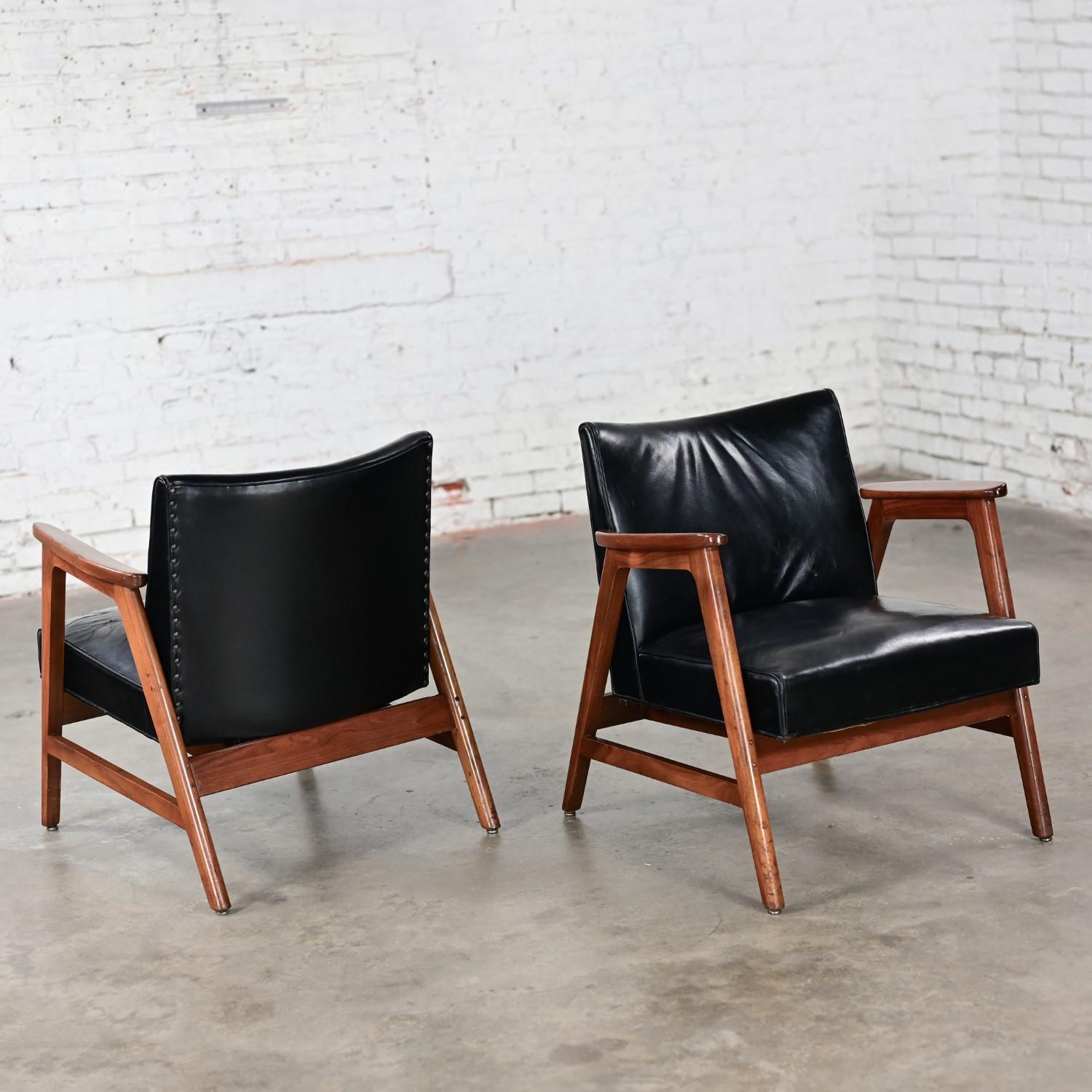 Pair Mid Century Modern Gunlocke Armchairs Black Leather with Walnut Frames 3