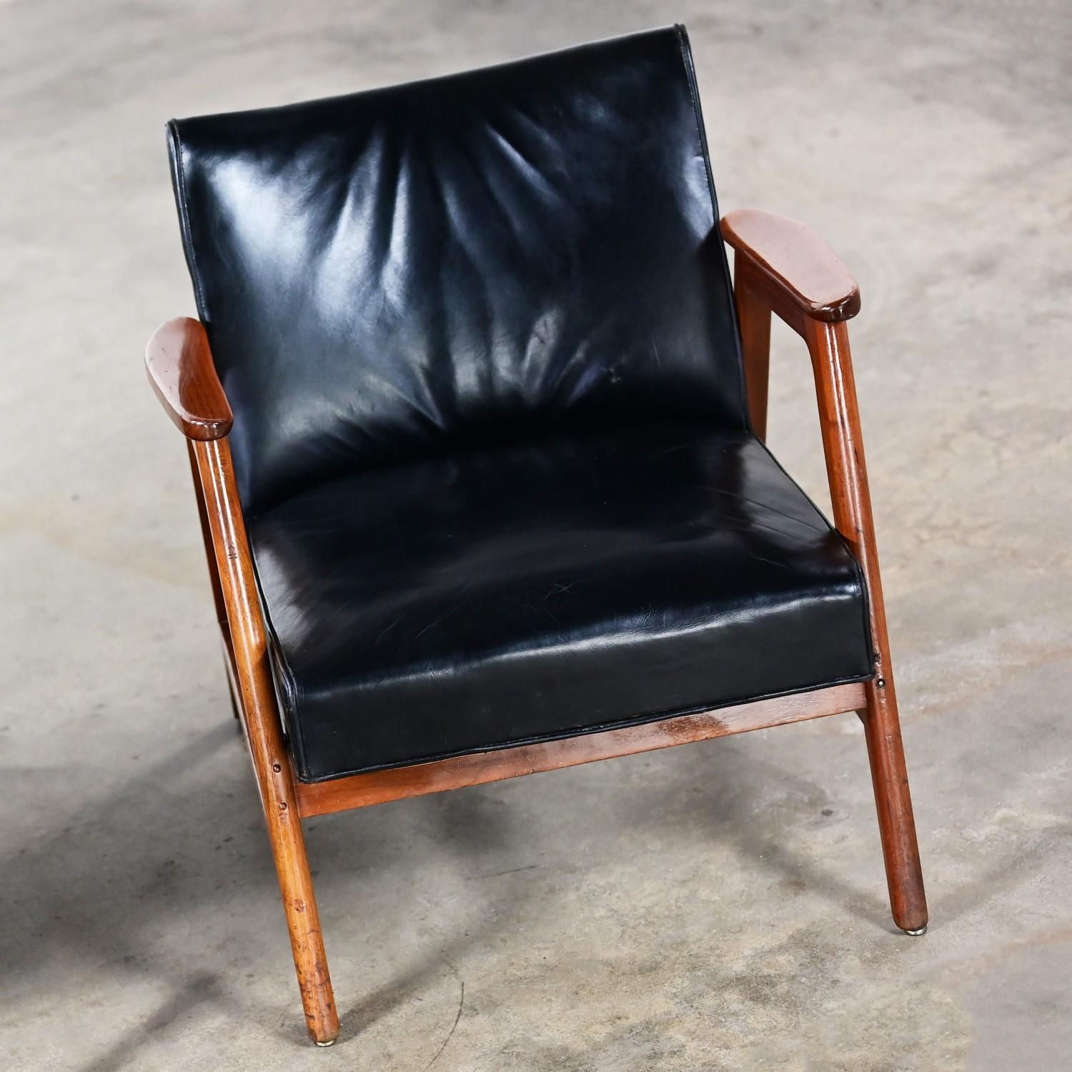 Pair Mid Century Modern Gunlocke Armchairs Black Leather with Walnut Frames 5