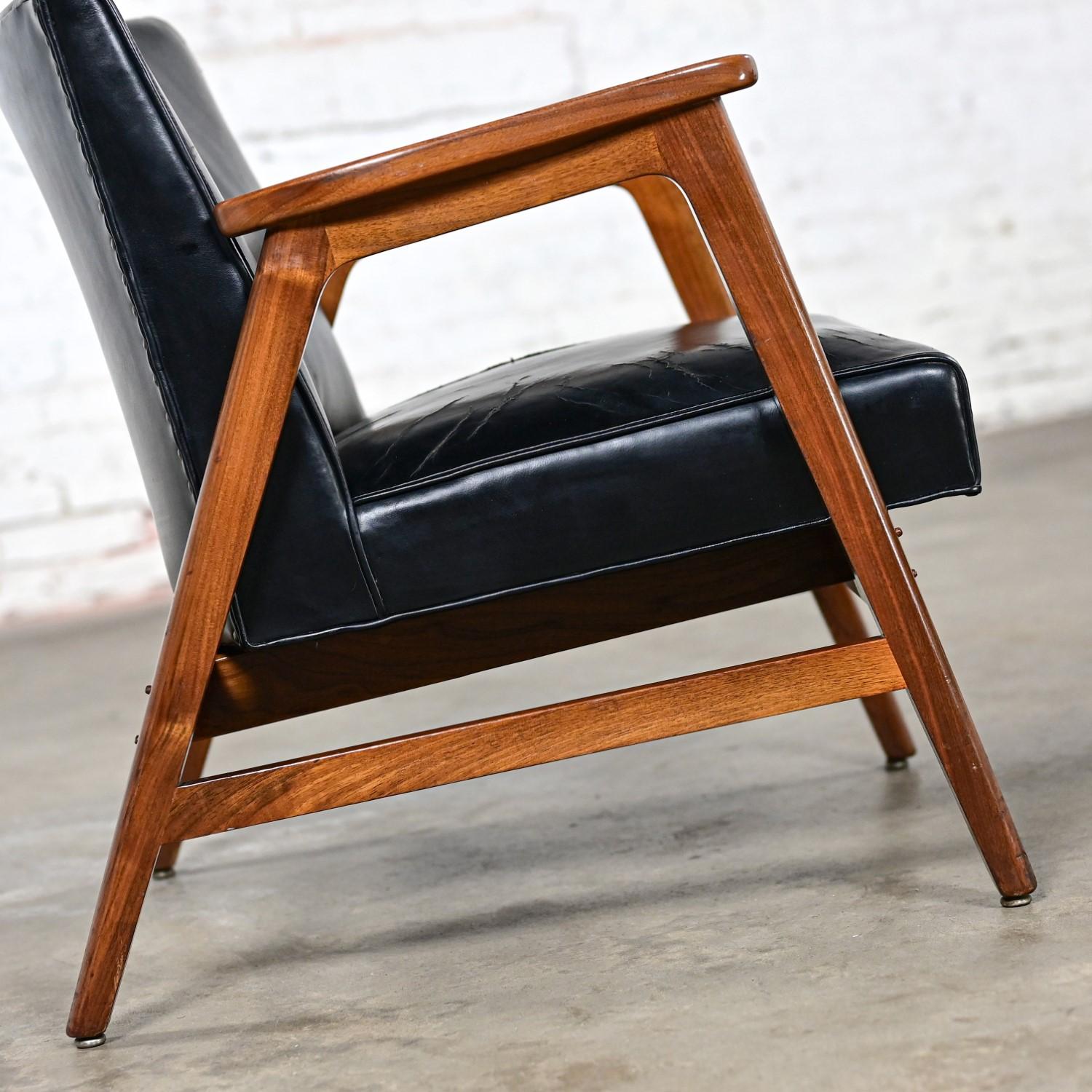 Pair Mid Century Modern Gunlocke Armchairs Black Leather with Walnut Frames 6