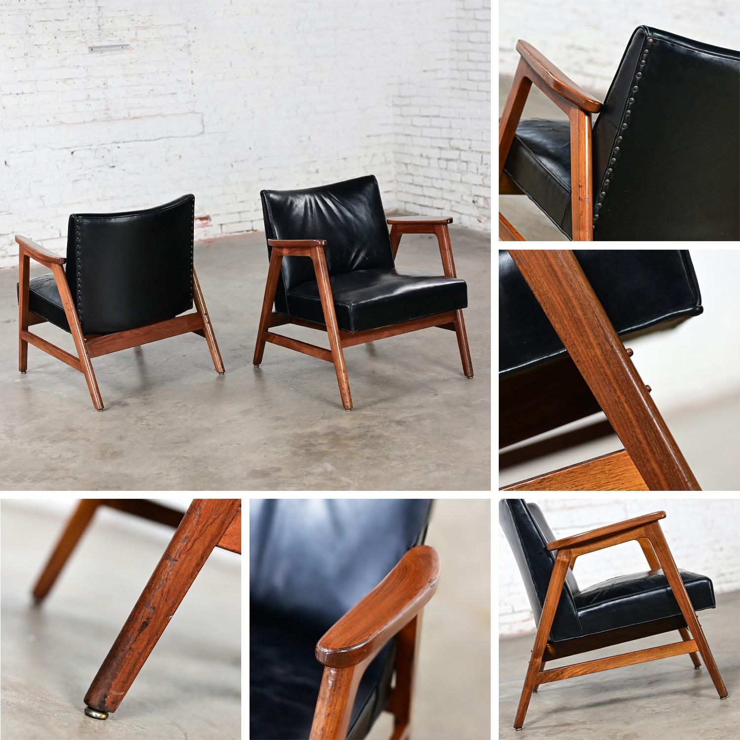 Pair Mid Century Modern Gunlocke Armchairs Black Leather with Walnut Frames 7