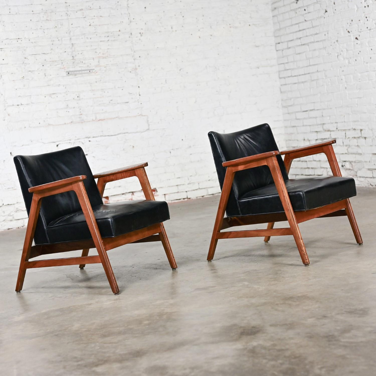 Mid-Century Modern Pair Mid Century Modern Gunlocke Armchairs Black Leather with Walnut Frames