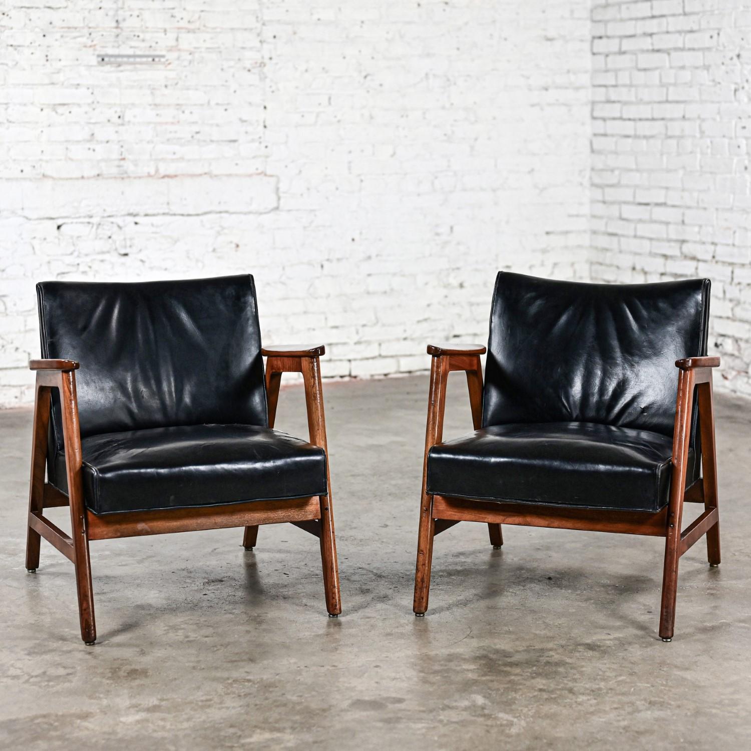 American Pair Mid Century Modern Gunlocke Armchairs Black Leather with Walnut Frames