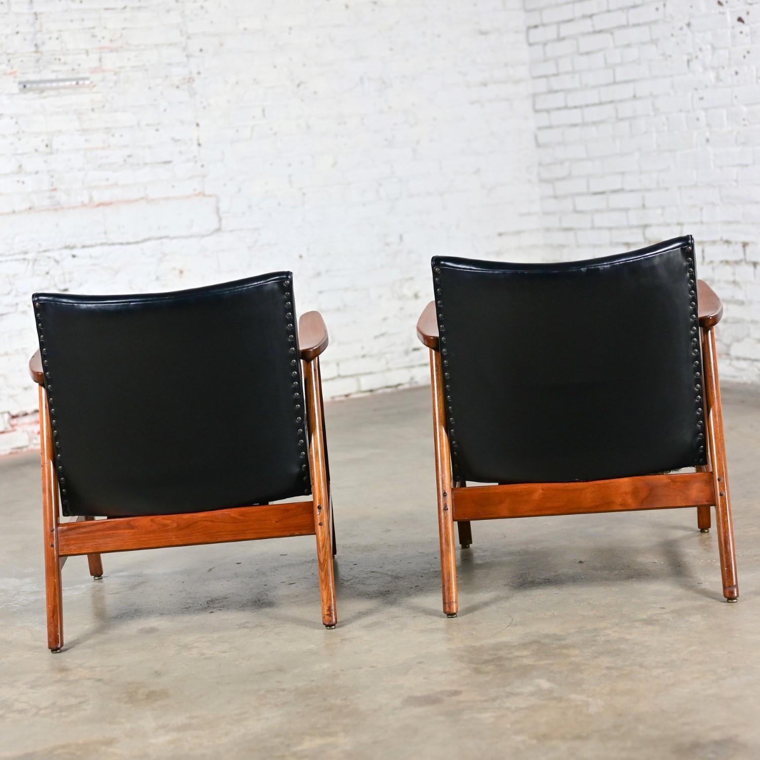 20th Century Pair Mid Century Modern Gunlocke Armchairs Black Leather with Walnut Frames