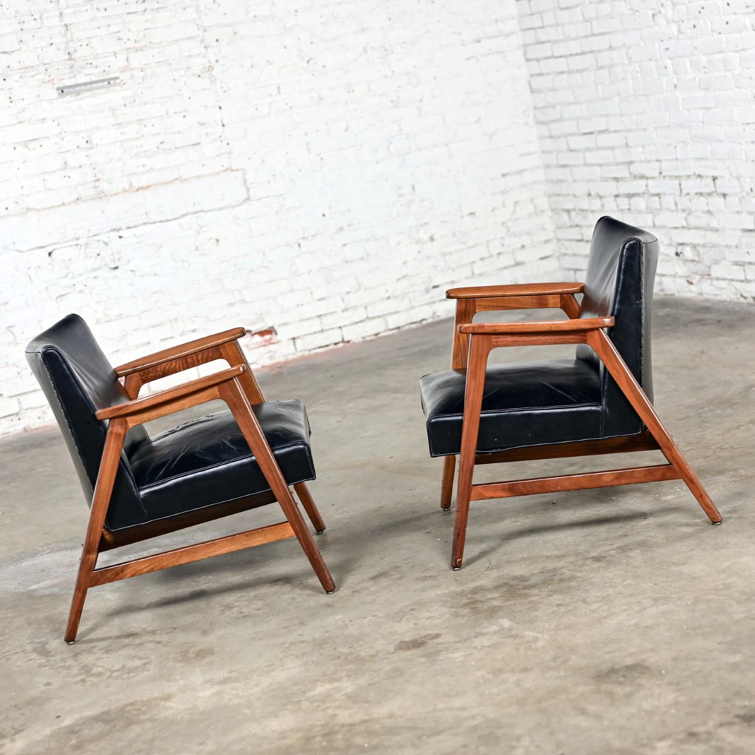 Pair Mid Century Modern Gunlocke Armchairs Black Leather with Walnut Frames 1