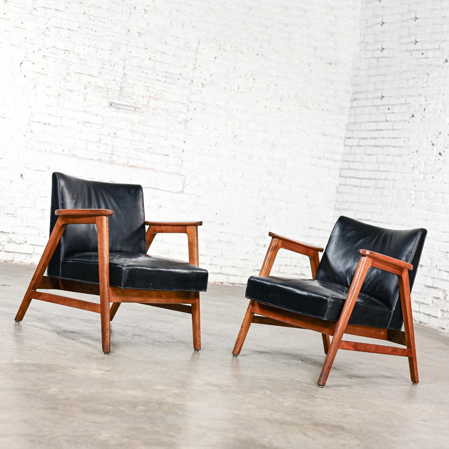 Pair Mid Century Modern Gunlocke Armchairs Black Leather with Walnut Frames 2