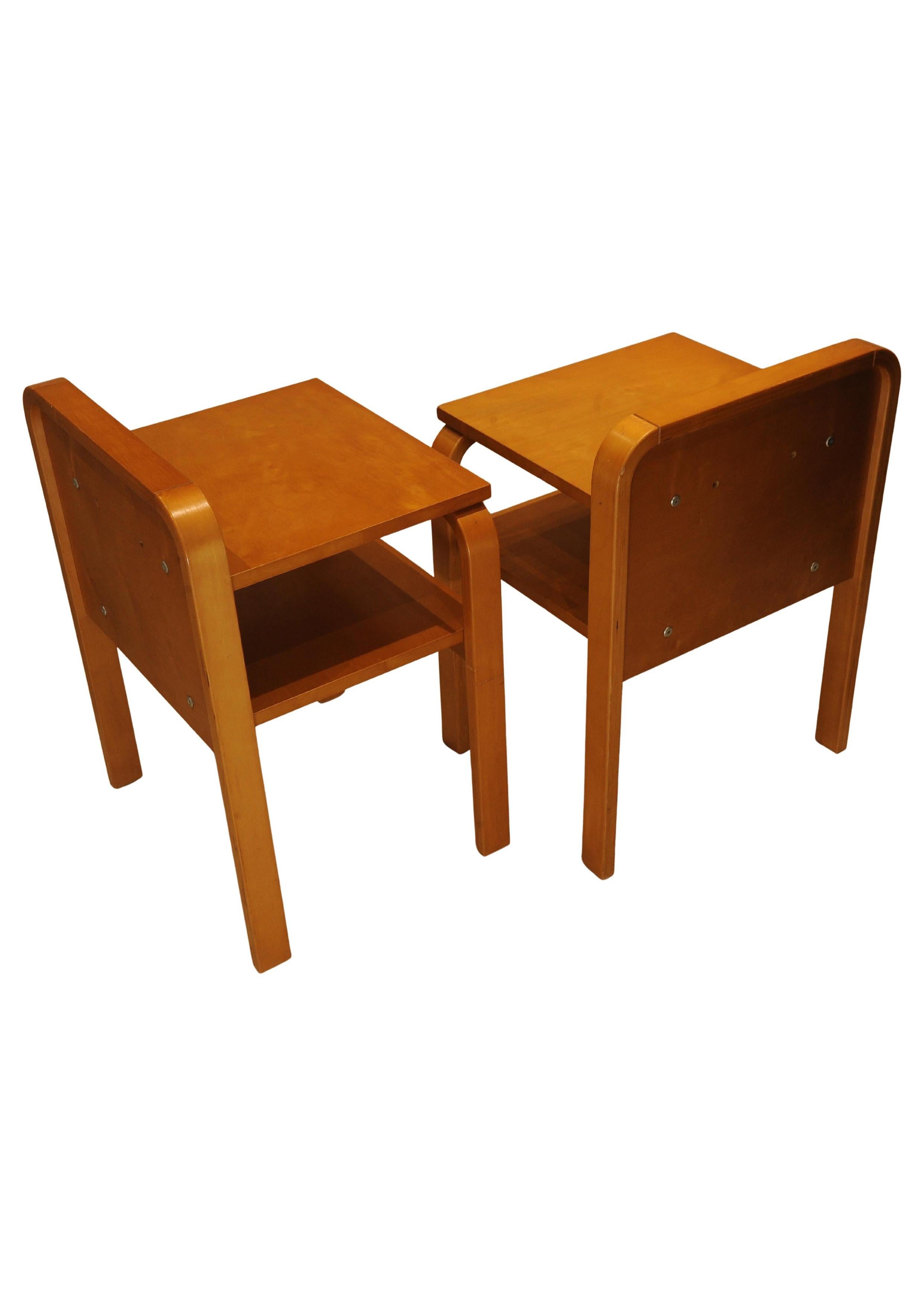Paar Mid Century Modern Isku of Finland Nachttische aus gebogenem Birkensperrholz, 1980er Jahre im Angebot 4
