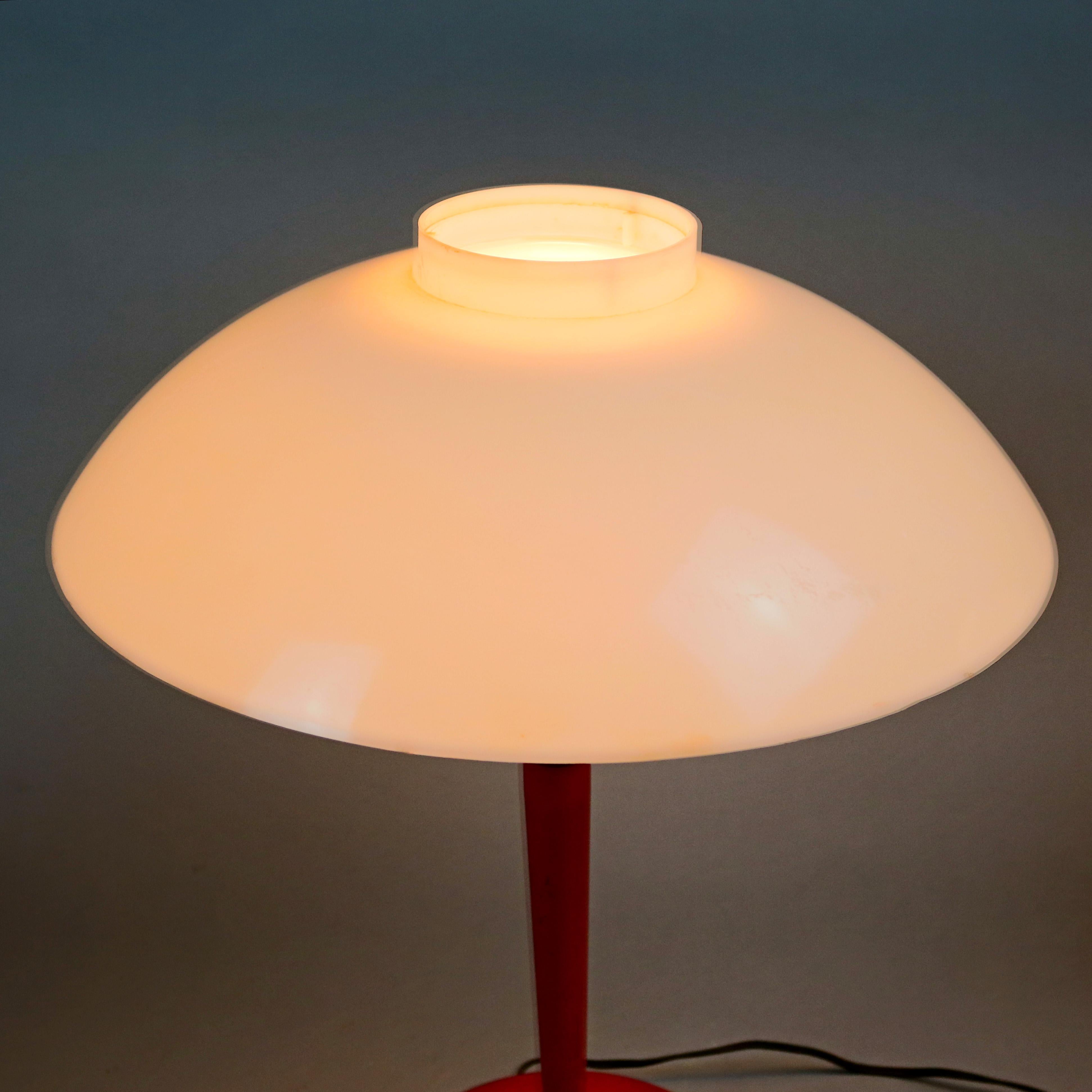 Painted Pair of Mid-Century Modern Italian Metal and Acrylic Umbrella Table Lamps