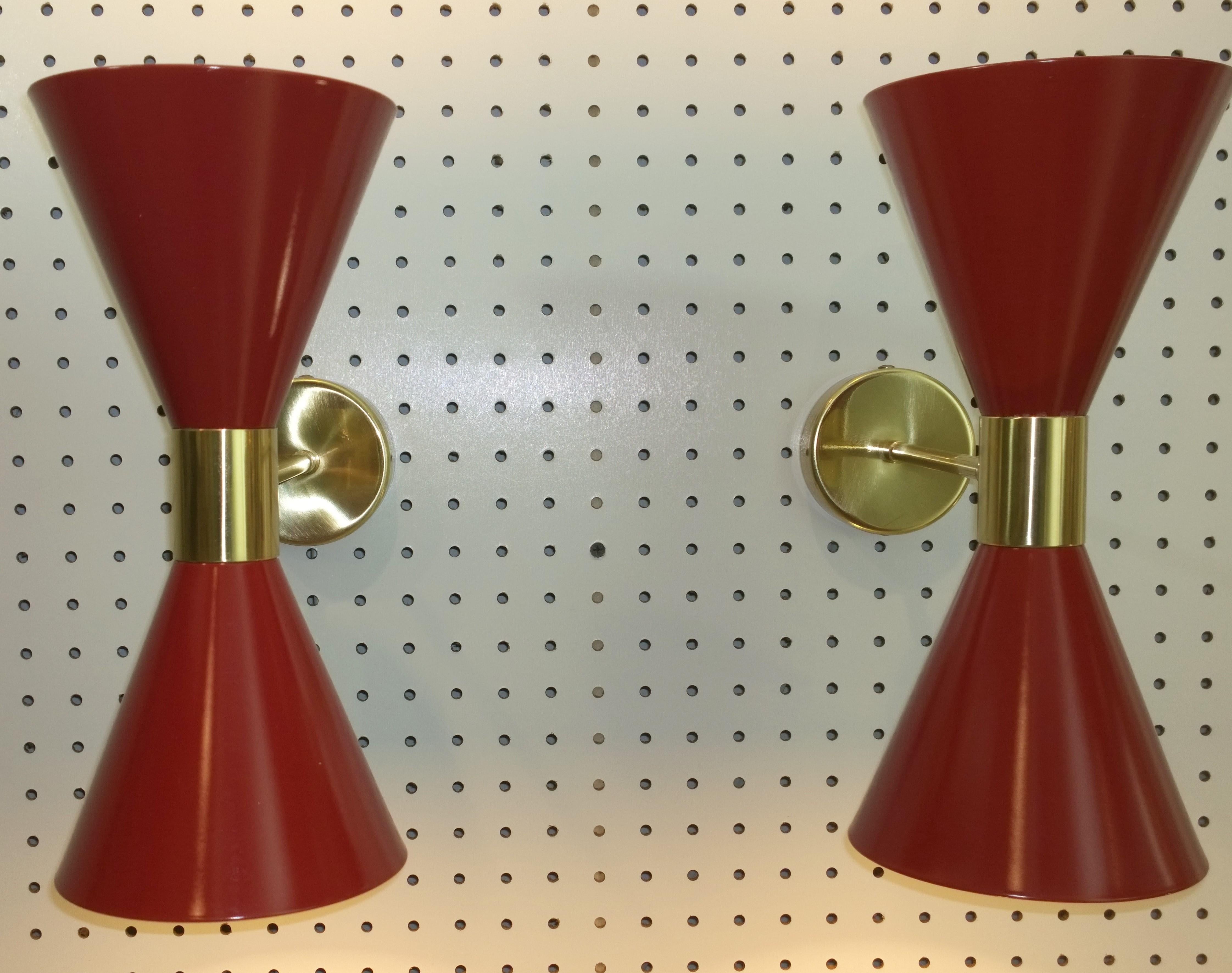 Pair of Stilnovo Red and White Enameled Aluminum with Brass Accents Sconces For Sale 4
