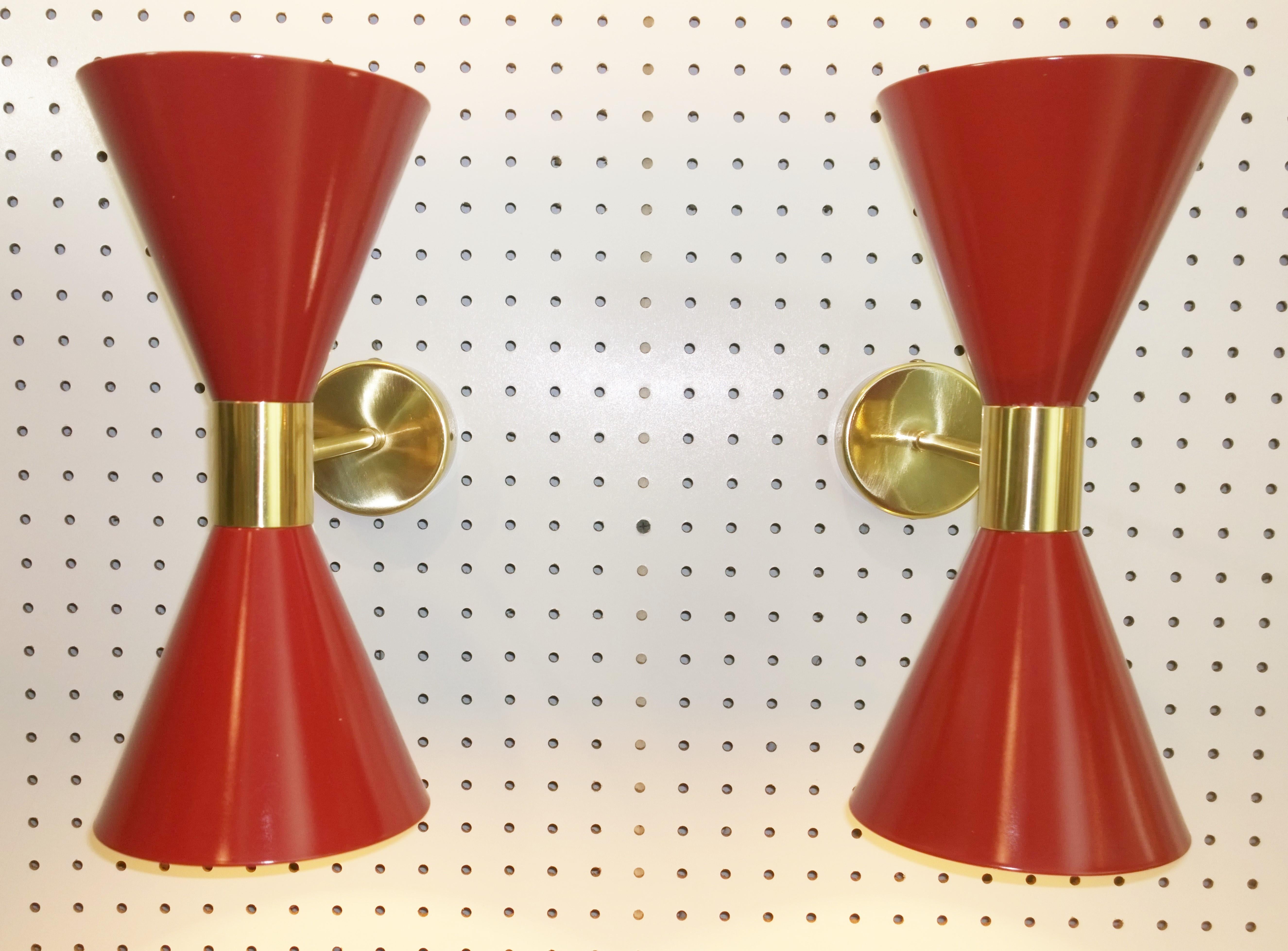 Pair of Stilnovo Red and White Enameled Aluminum with Brass Accents Sconces For Sale 5