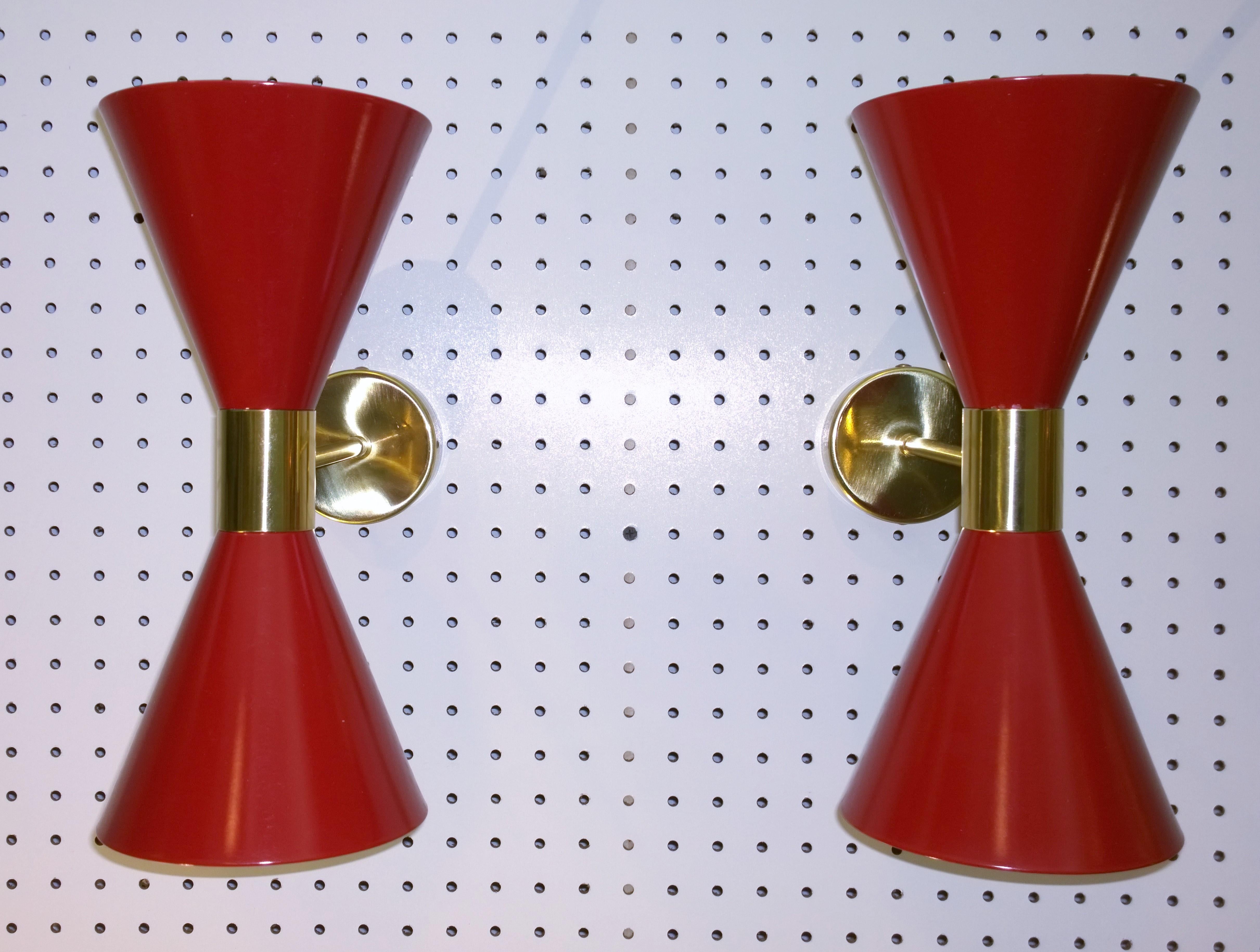 Mid-Century Modern Pair of Stilnovo Red and White Enameled Aluminum with Brass Accents Sconces For Sale