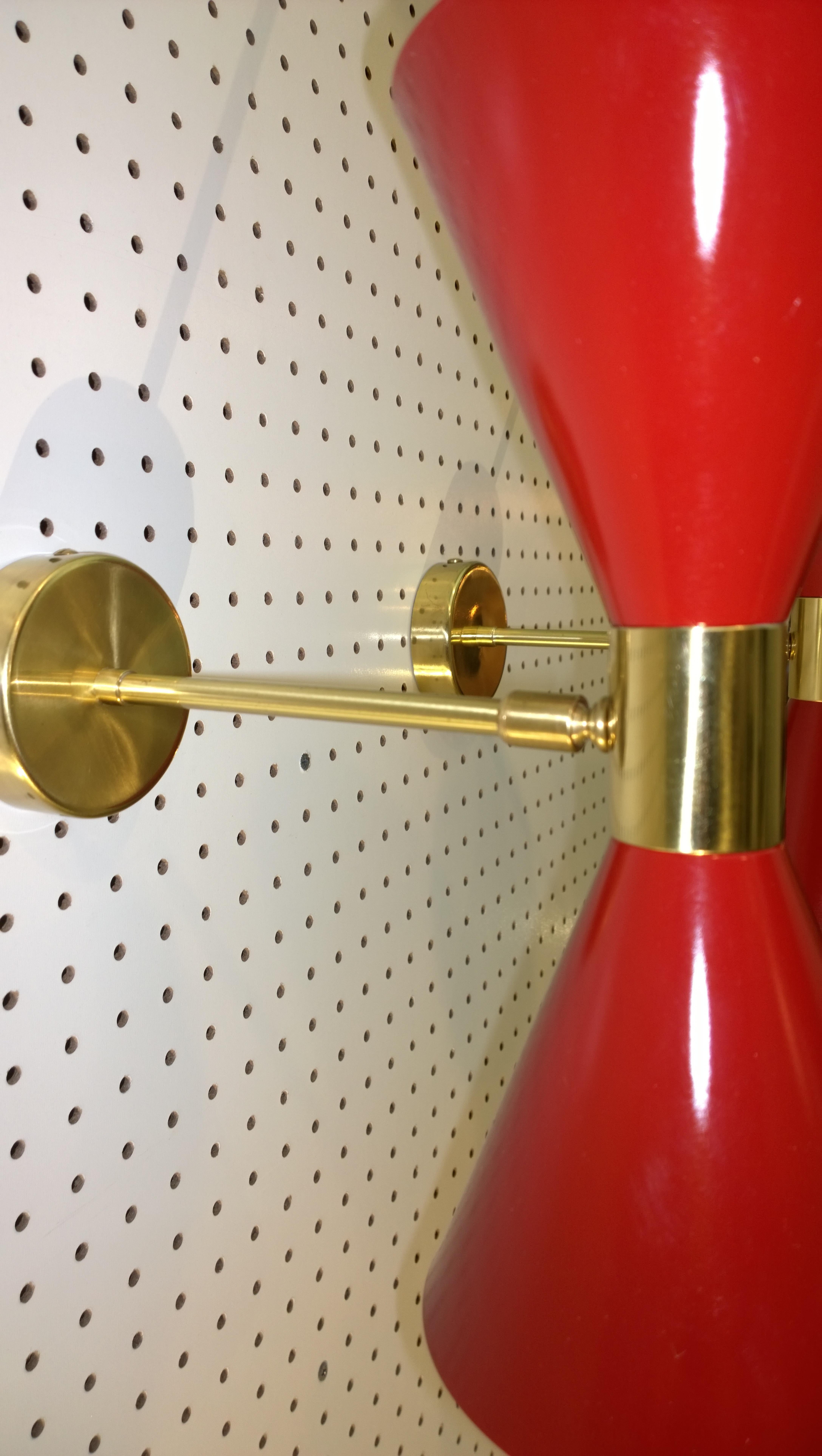 Pair of Stilnovo Red and White Enameled Aluminum with Brass Accents Sconces In Good Condition For Sale In Houston, TX