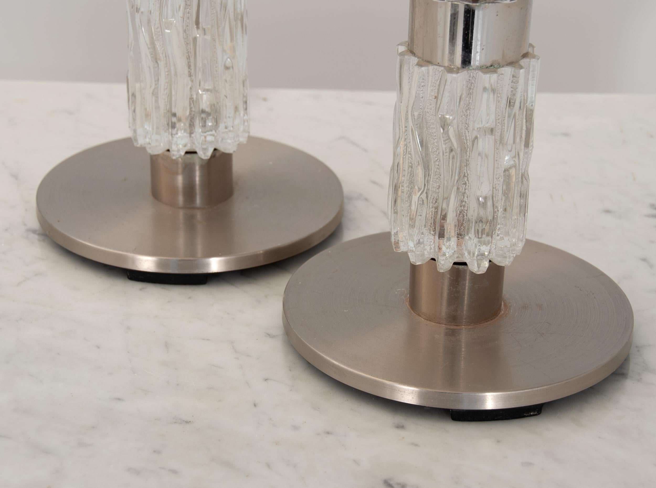 Lucite Paire de lampes mi-siècle moderne en vente