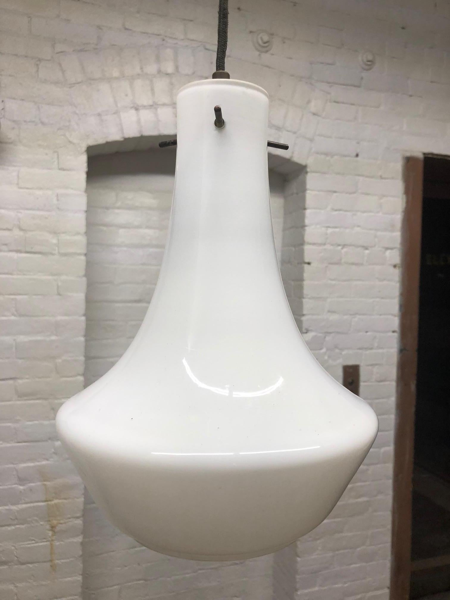 Mid-Century moderno Coppia di apparecchi di illuminazione moderni di metà secolo in vendita