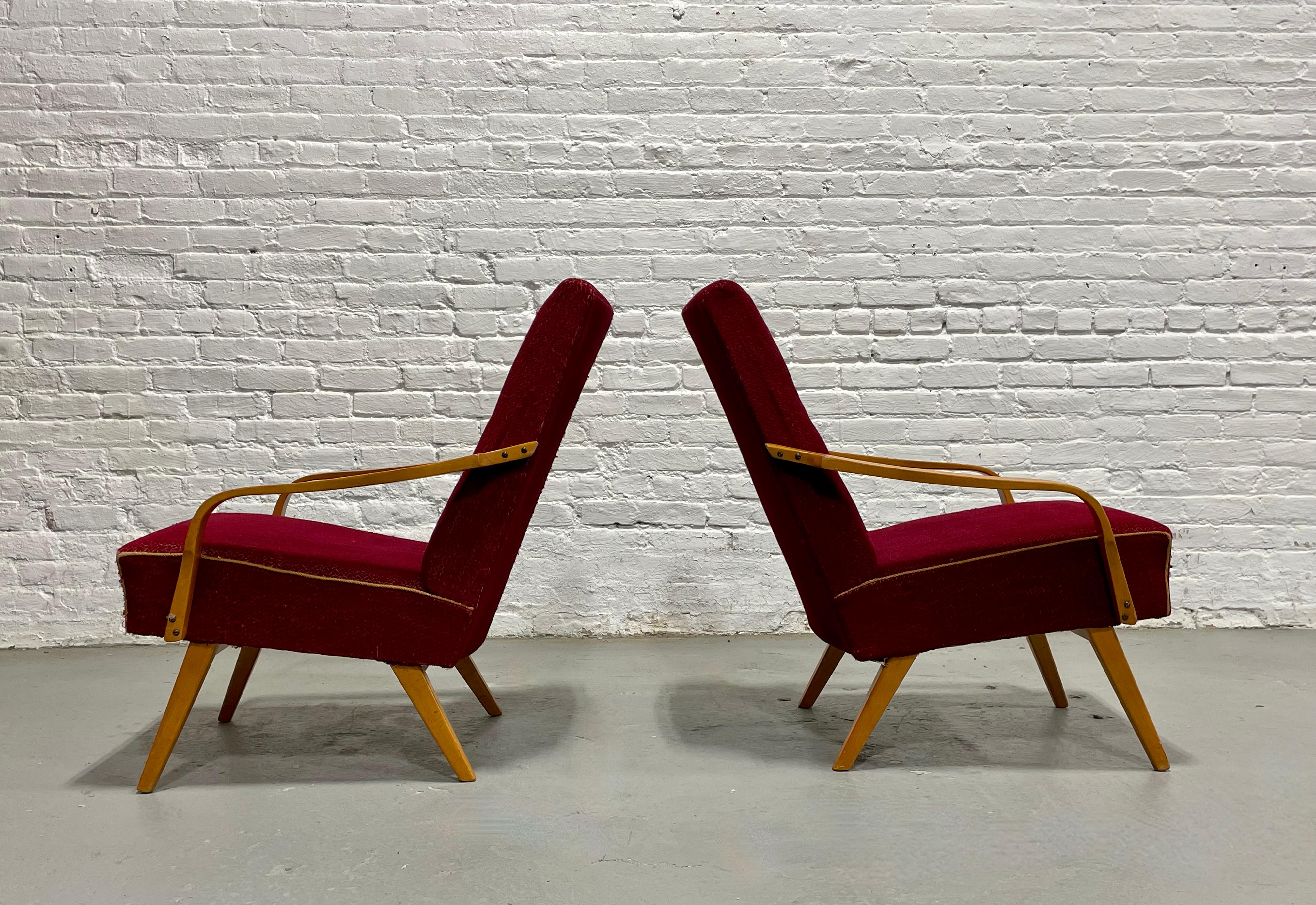 PAIRE - Chaises longues modernes du milieu du siècle par Jaroslav Smidek, fabriquées en République tchèque, années 1960 Bon état - En vente à Weehawken, NJ